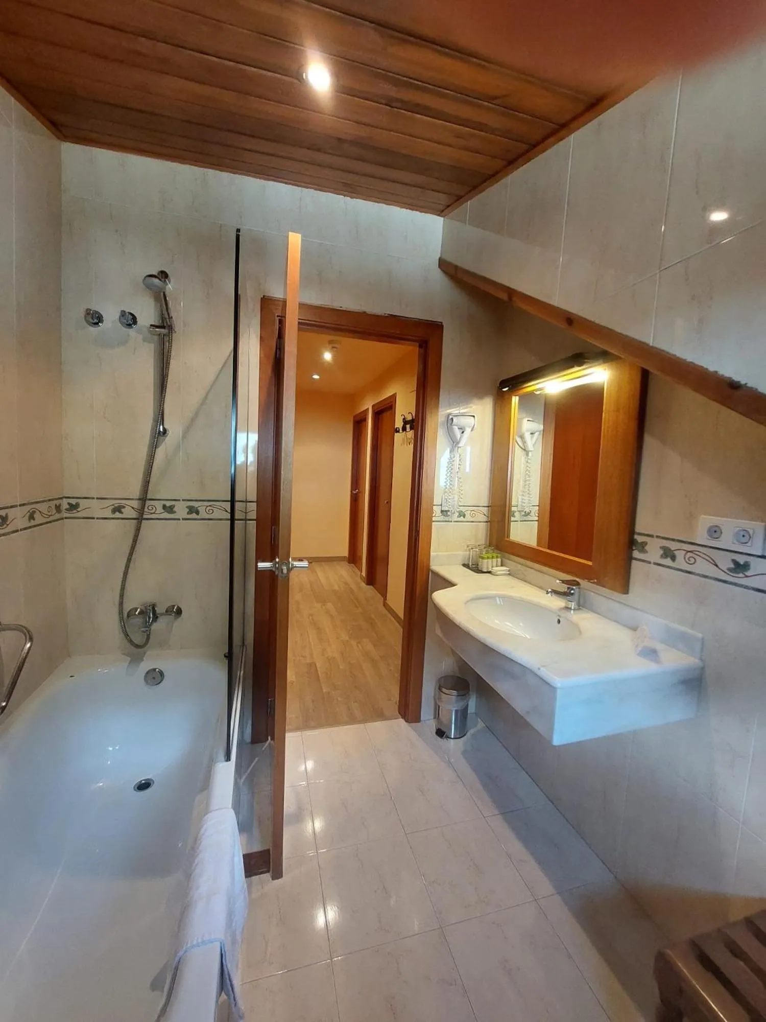 Bathroom in Hotel Saurat
