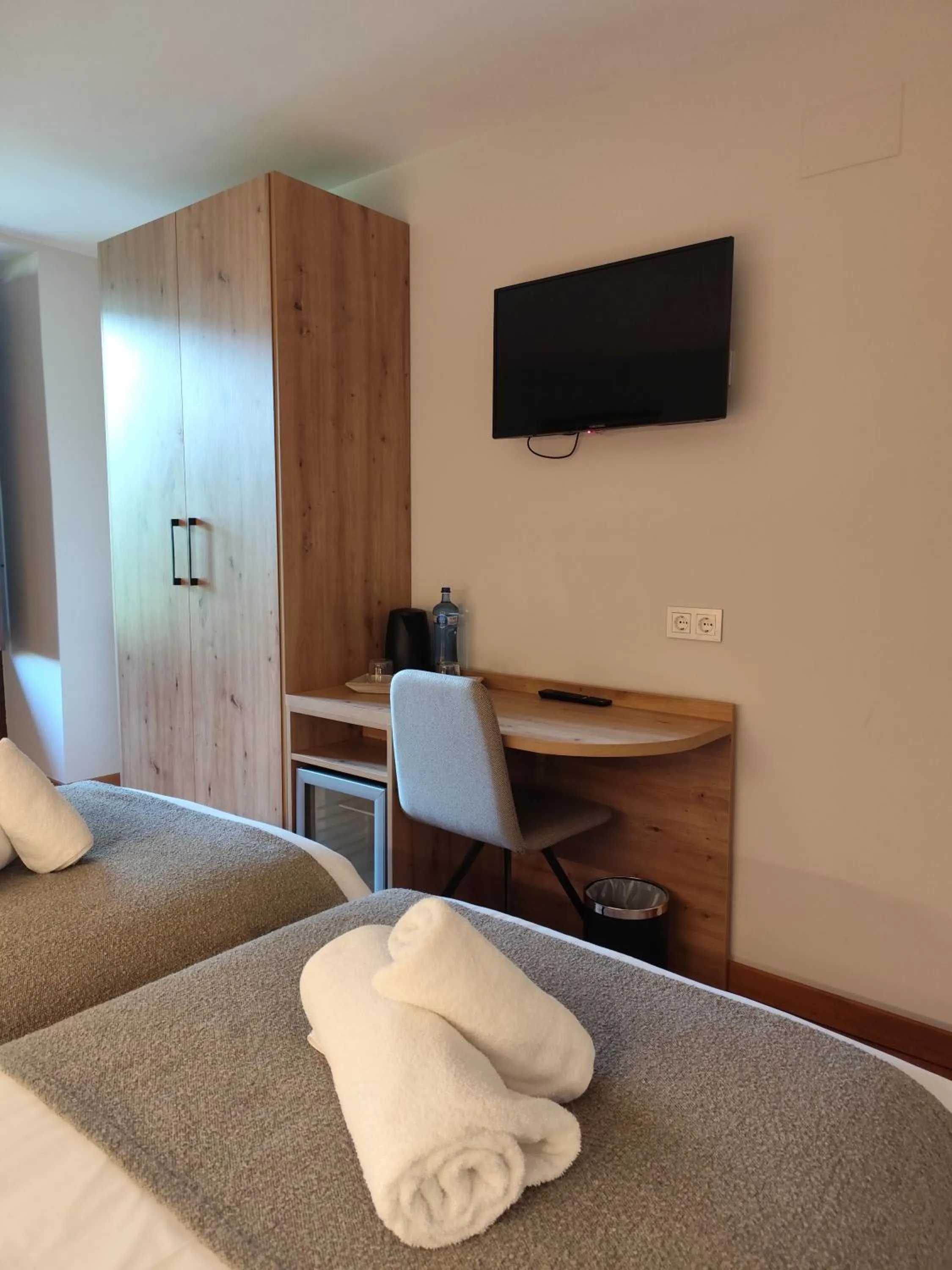 Photo of the whole room, Bed in Hotel Saurat