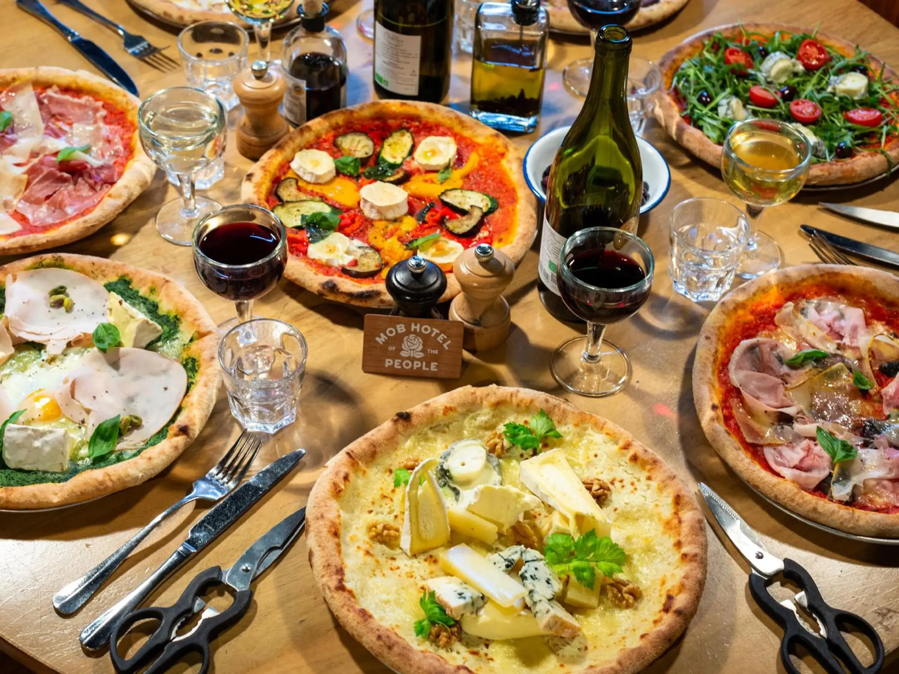 Restaurant/places to eat in MOB HOTEL Paris Les Puces Restaurant/places to eat in MOB HOTEL Paris Les Puces