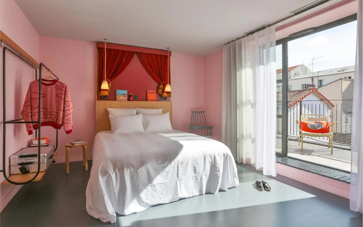 Bed in MOB HOTEL Paris Les Puces