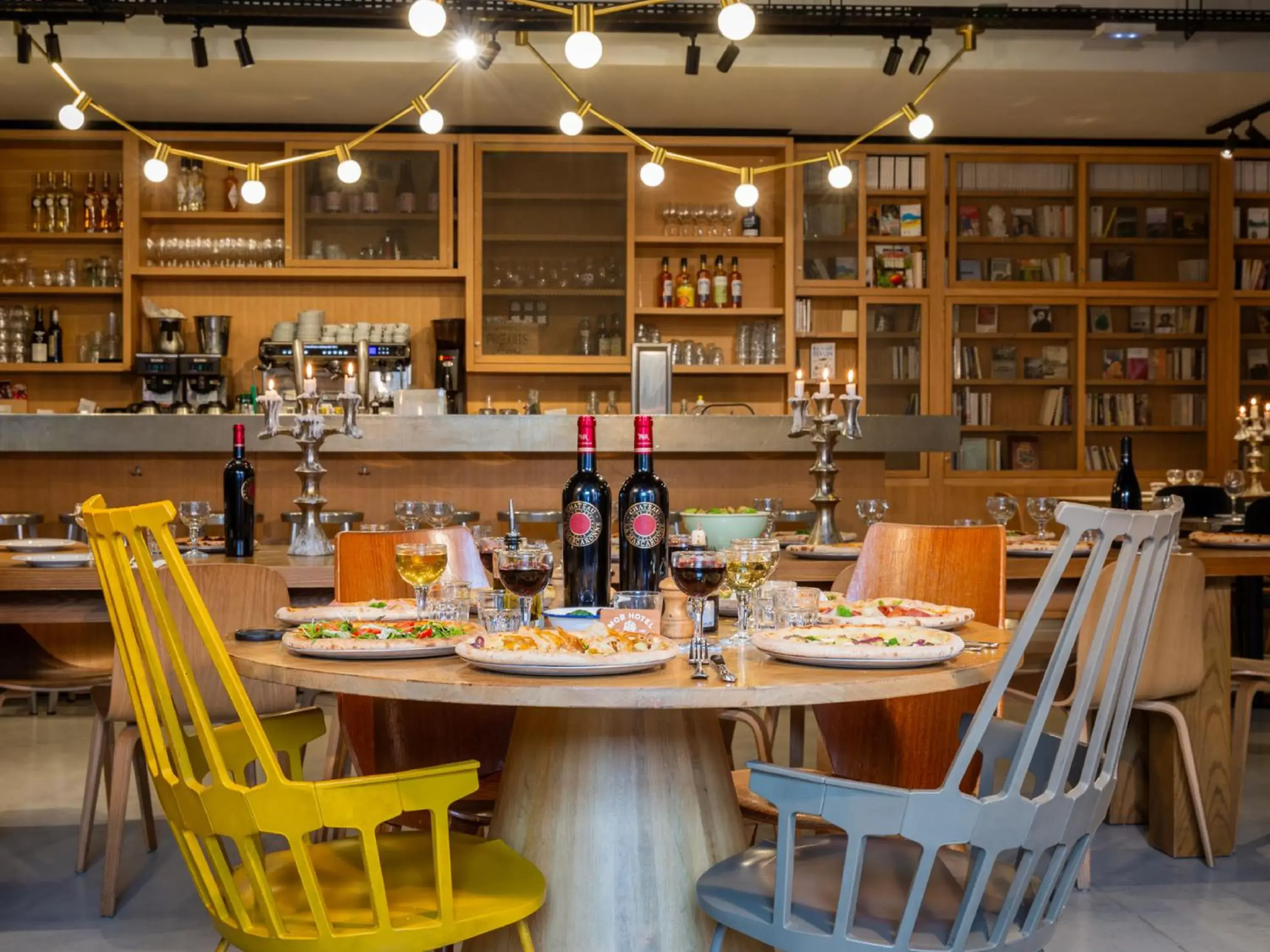 Restaurant/places to eat in MOB HOTEL Paris Les Puces Restaurant/places to eat in MOB HOTEL Paris Les Puces