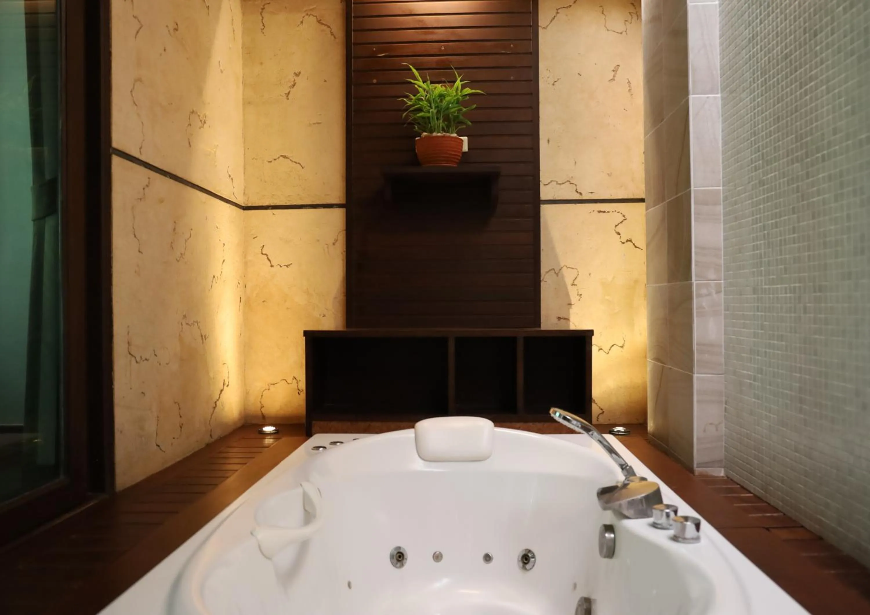 Hot Tub in Railay Village Resort and Spa