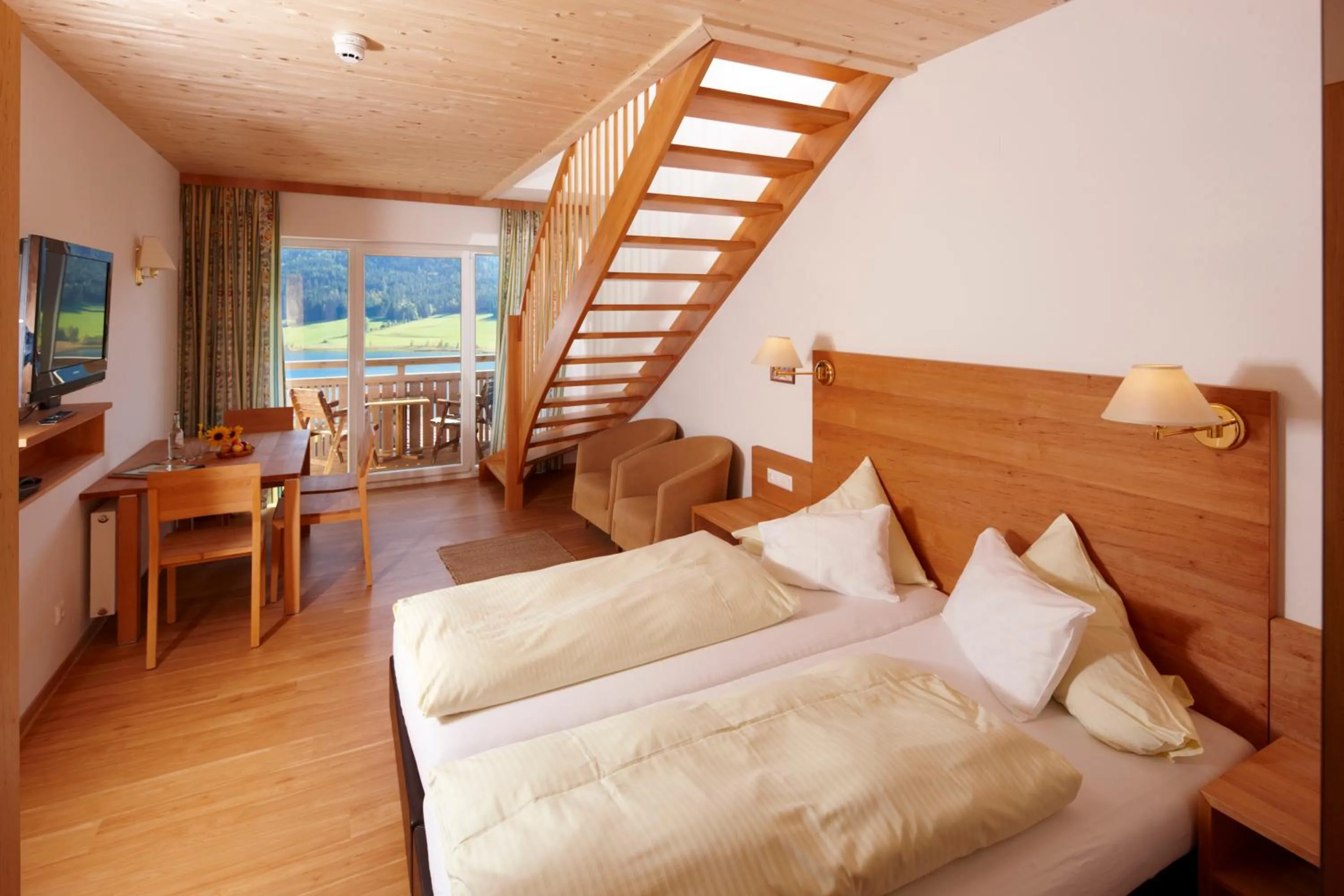 Bedroom, Bed in Kolbitsch am Weissensee ein Seeblick der verzaubert B&B