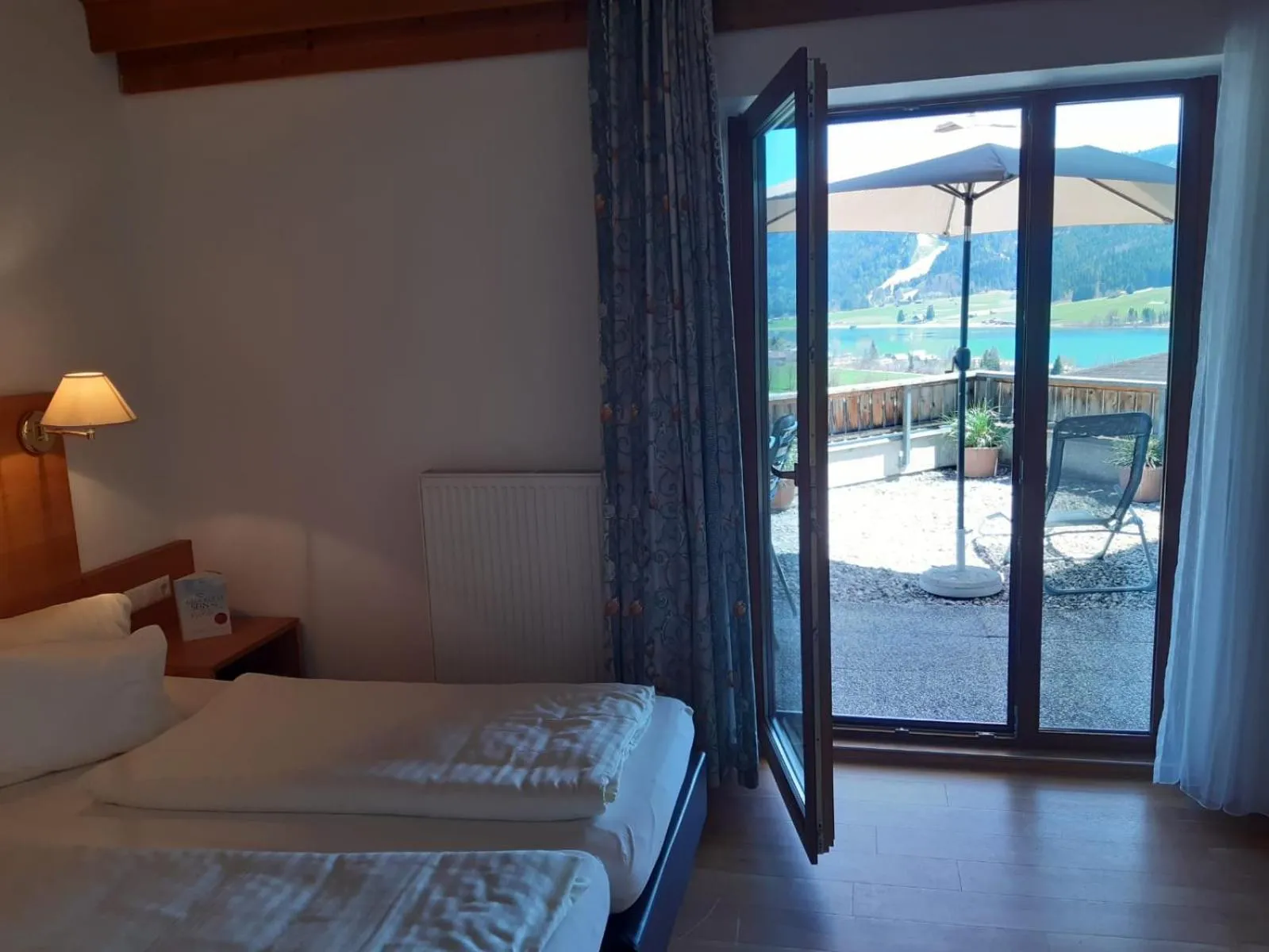 Sea view, Bed in Kolbitsch am Weissensee ein Seeblick der verzaubert B&B