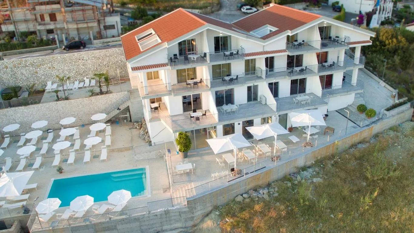 Hot Tub in Santo Stefano Club