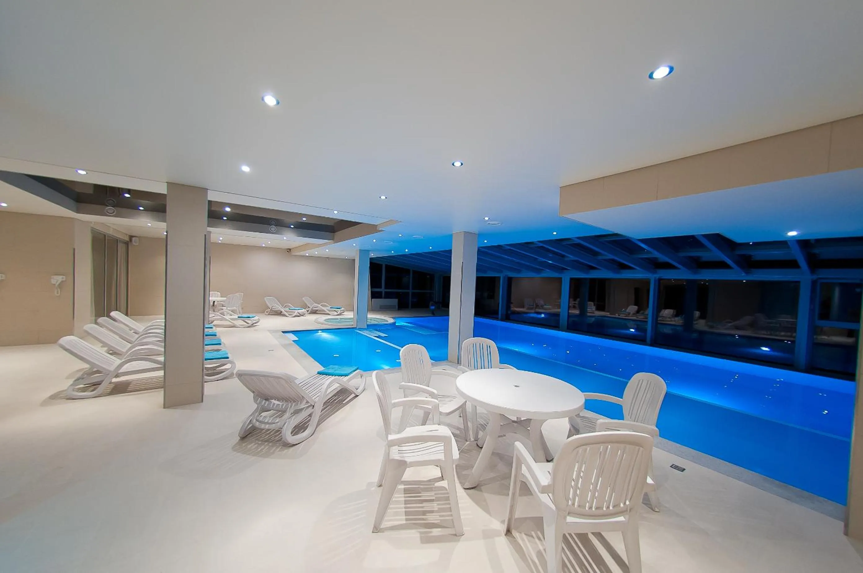 Swimming pool in Hotel New Wave