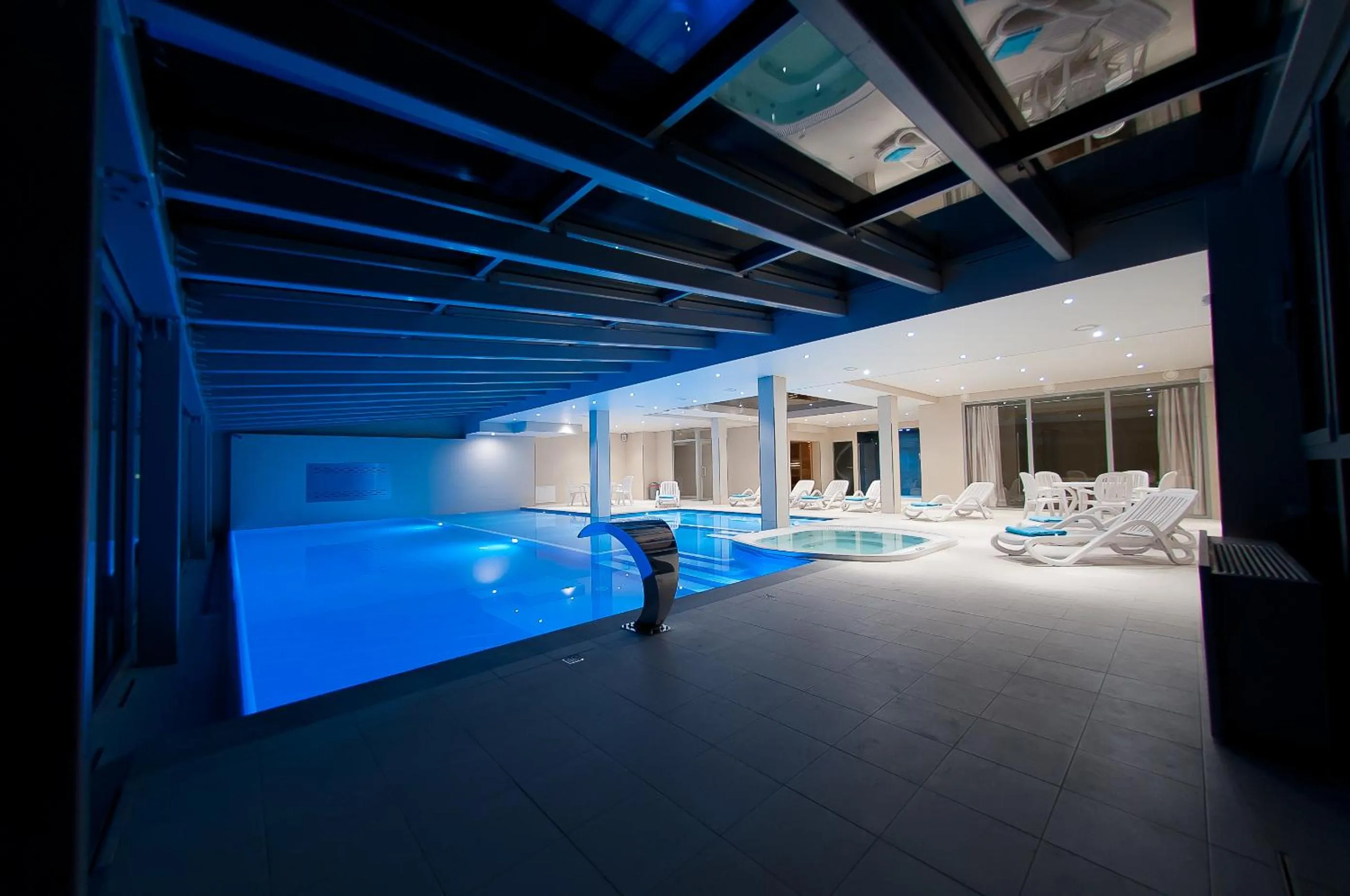 Swimming pool in Hotel New Wave