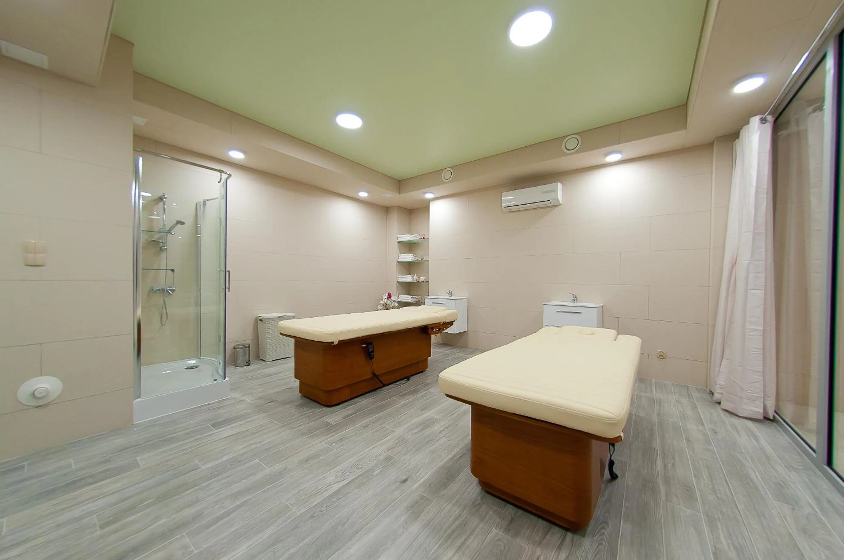 Massage in Hotel New Wave