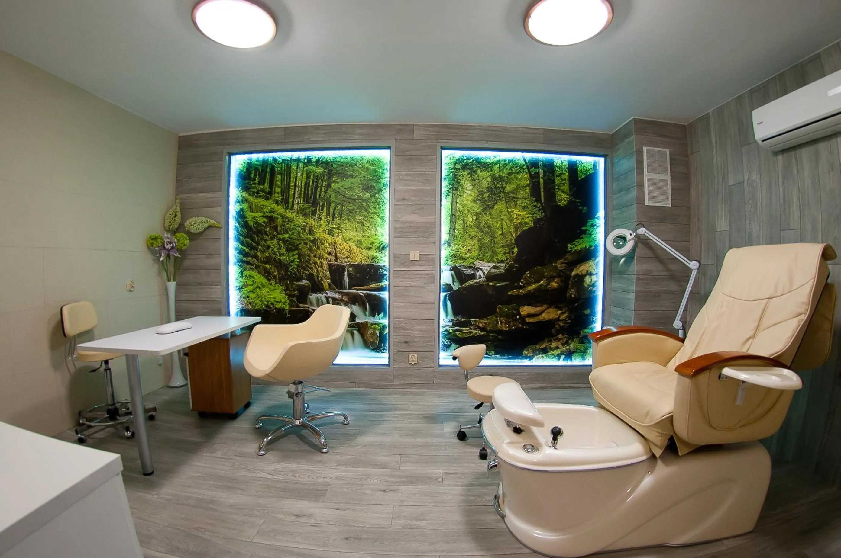 Decorative detail in Hotel New Wave