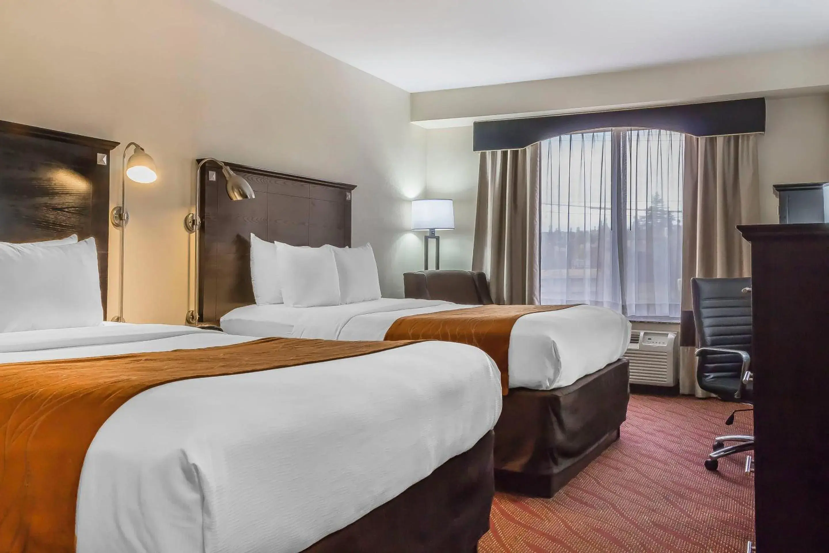 Bedroom, Bed in Comfort Inn & Suites LaGuardia Airport Bedroom, Bed in Comfort Inn & Suites LaGuardia Airport