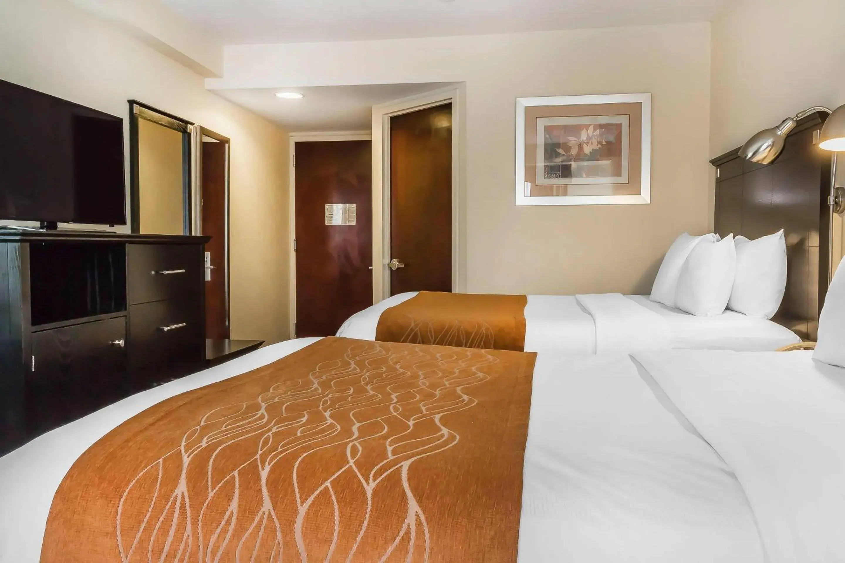 Bedroom, Bed in Comfort Inn & Suites LaGuardia Airport Bedroom, Bed in Comfort Inn & Suites LaGuardia Airport