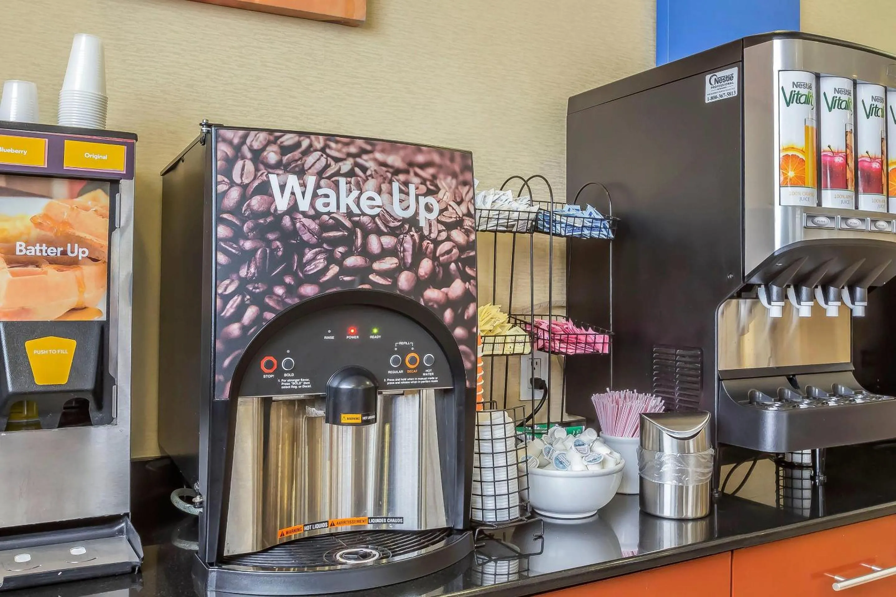 Breakfast in Comfort Inn & Suites LaGuardia Airport