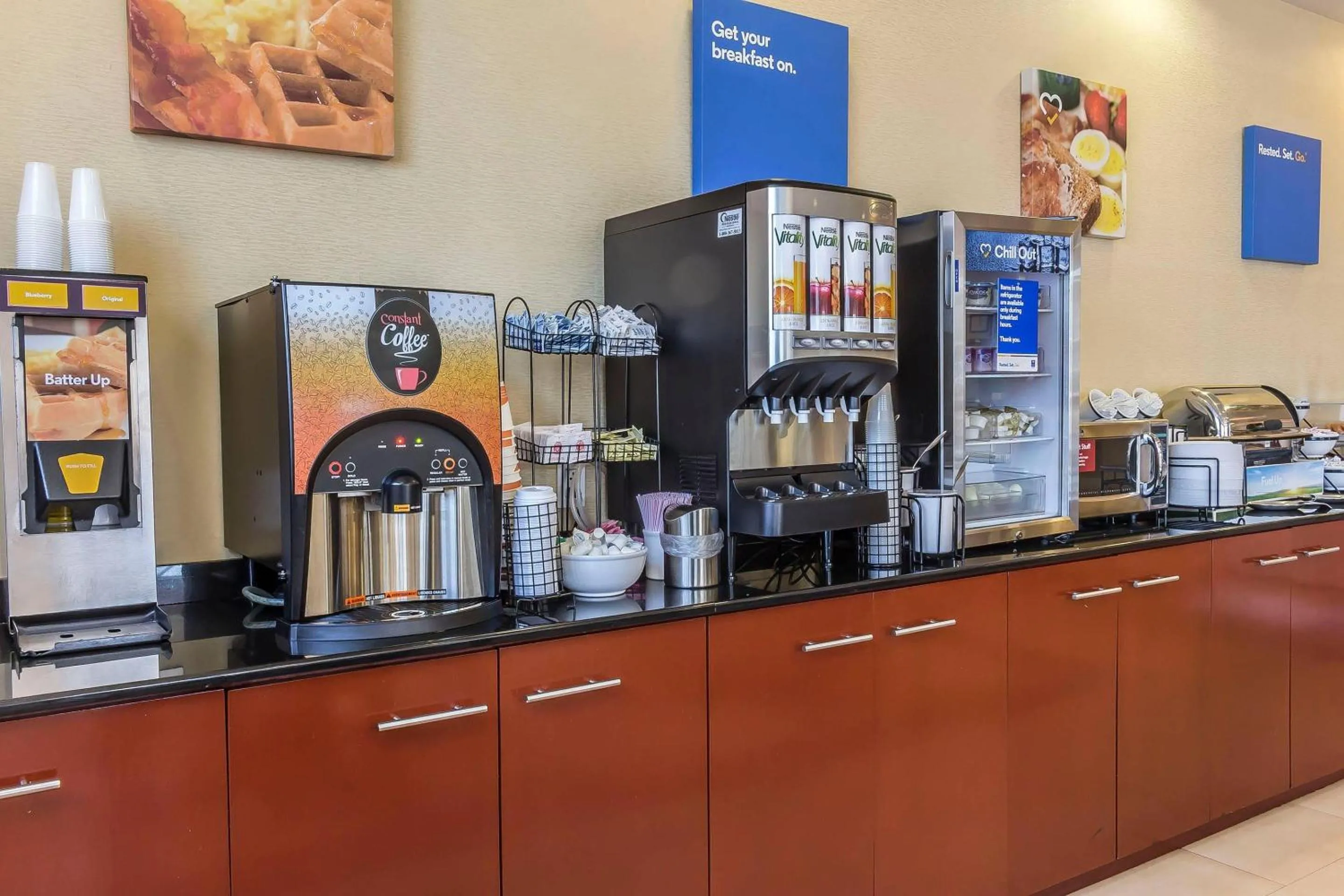 Breakfast in Comfort Inn & Suites LaGuardia Airport