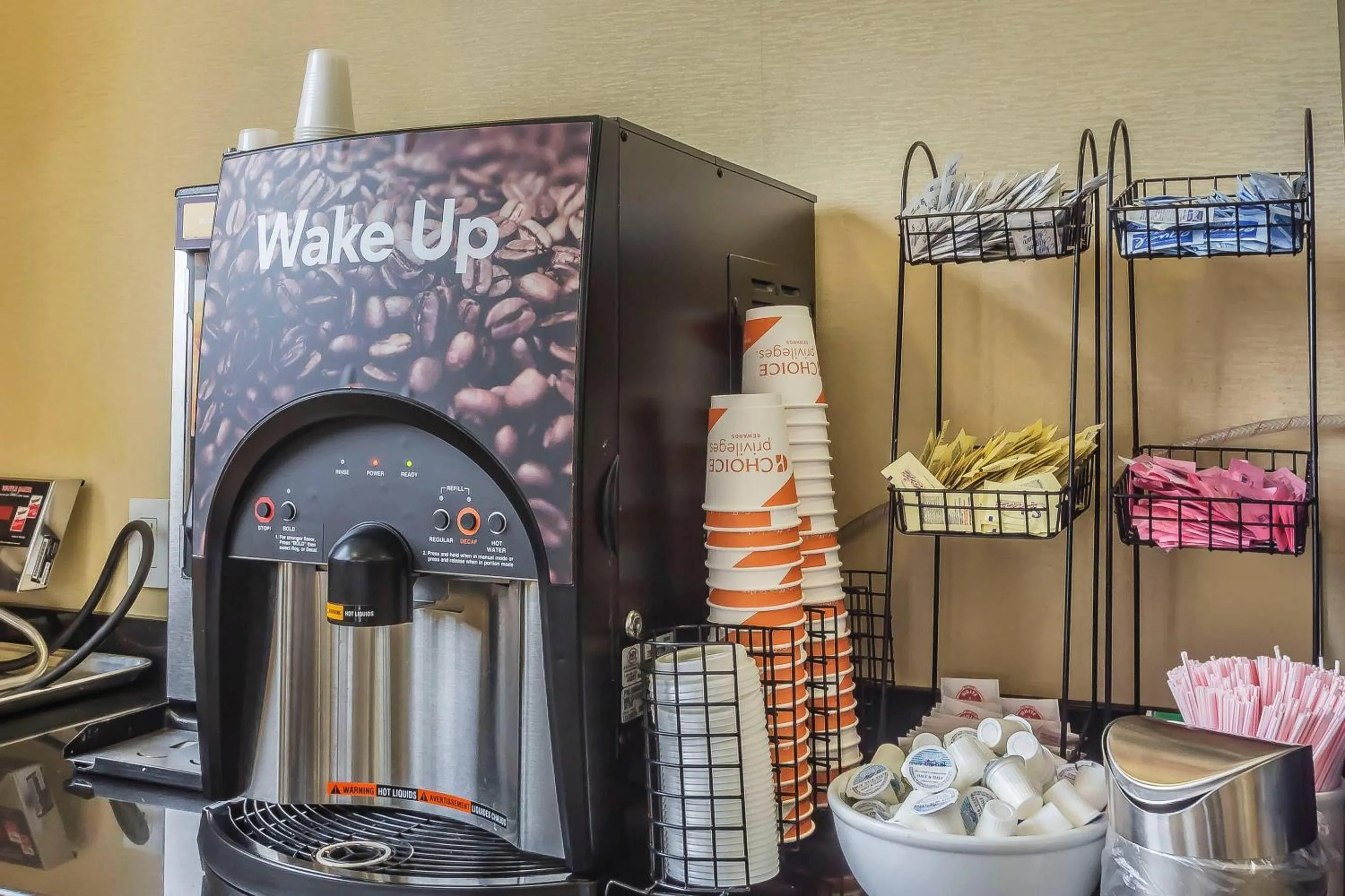 Breakfast in Comfort Inn & Suites LaGuardia Airport