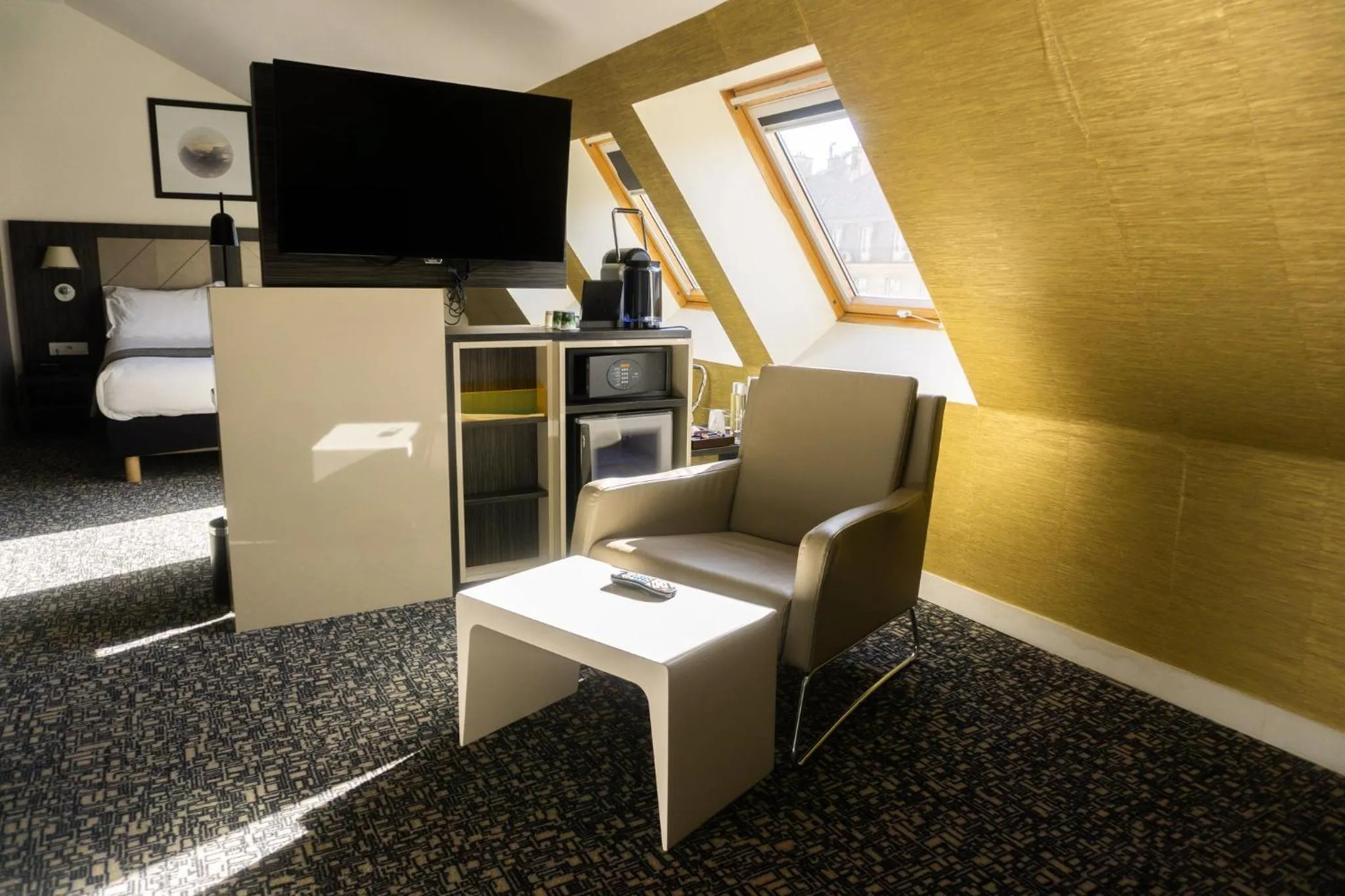 Photo of the whole room in Holiday Inn Paris Opéra - Grands Boulevards by IHG