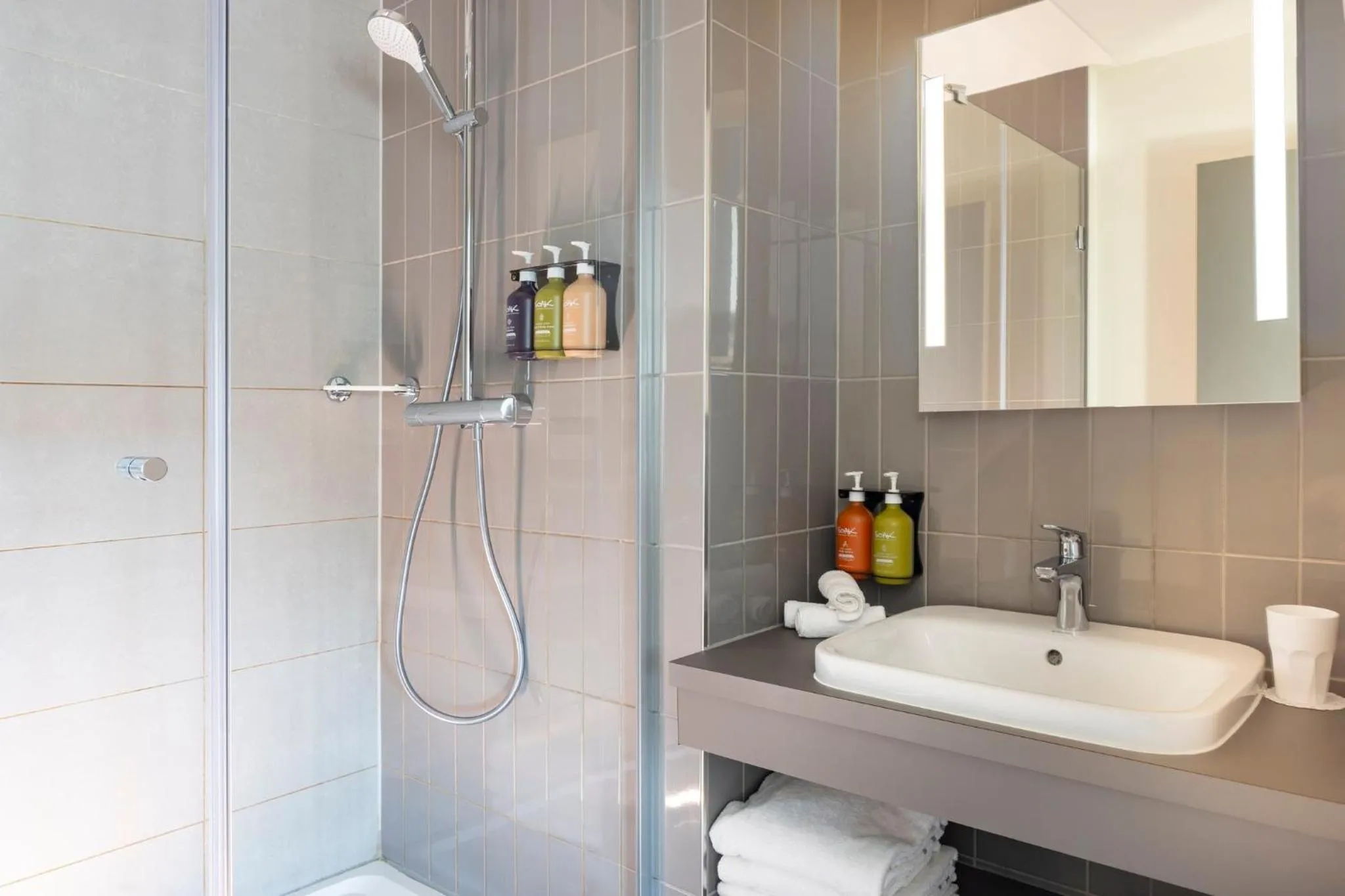 Photo of the whole room in Holiday Inn Paris Opéra - Grands Boulevards by IHG