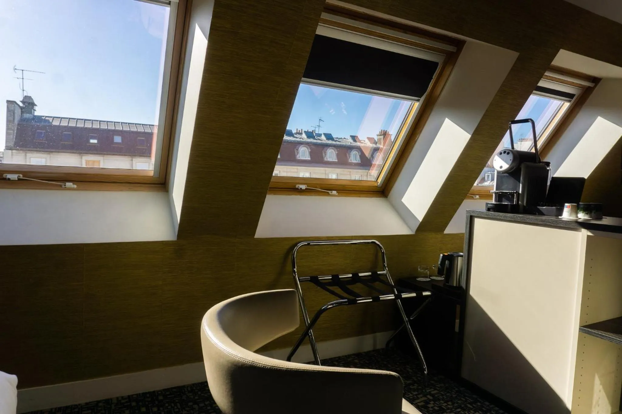 Photo of the whole room in Holiday Inn Paris Opéra - Grands Boulevards by IHG