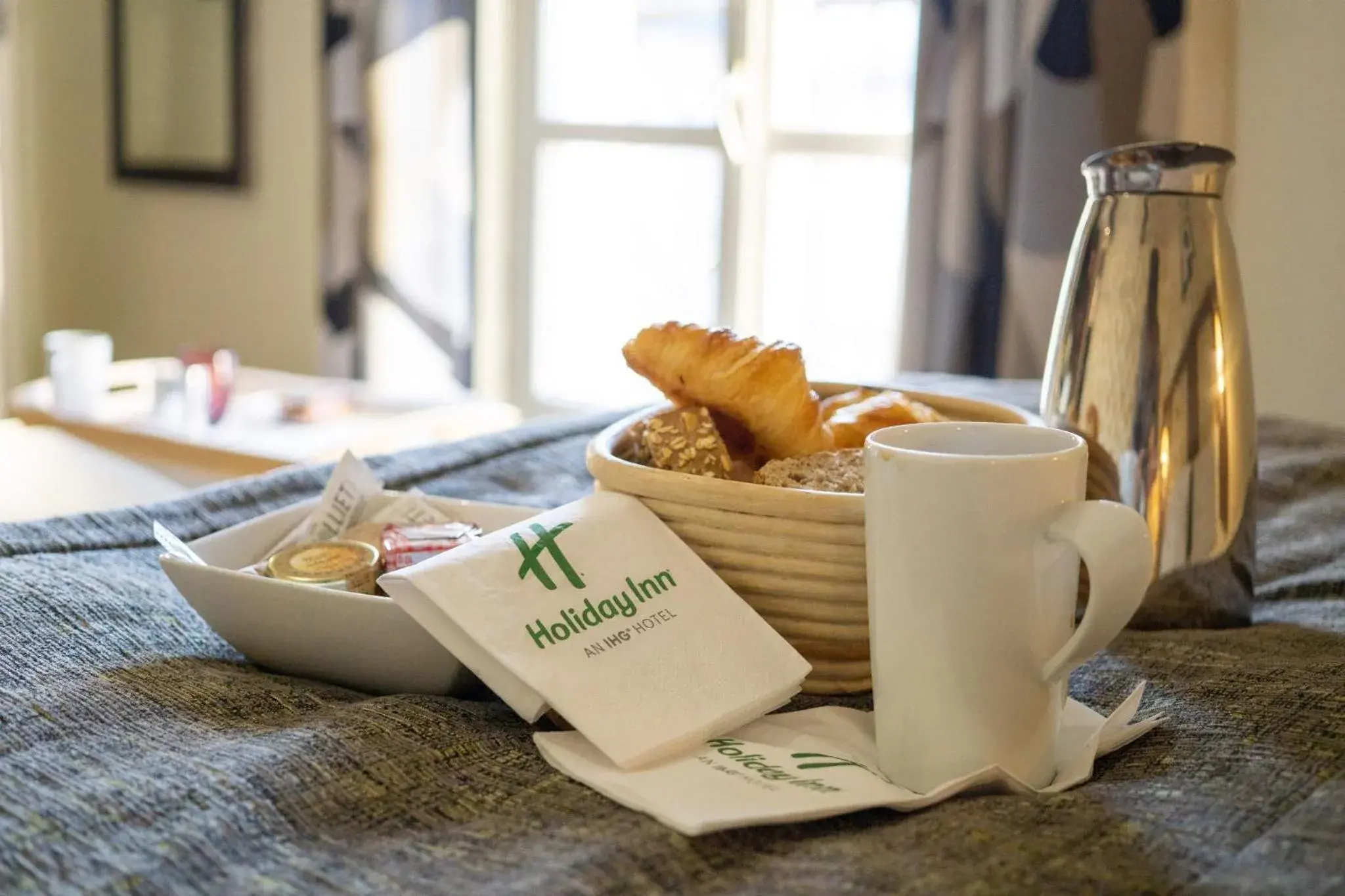 Photo of the whole room, Bed in Holiday Inn Paris Opéra - Grands Boulevards by IHG Photo of the whole room, Bed in Holiday Inn Paris Opéra - Grands Boulevards by IHG