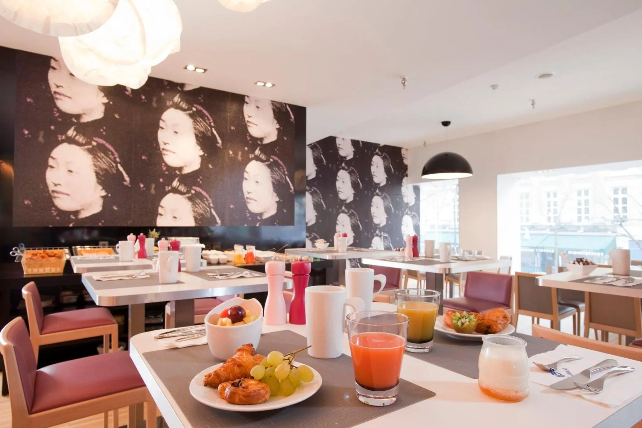 Breakfast in Holiday Inn Paris Opéra - Grands Boulevards by IHG