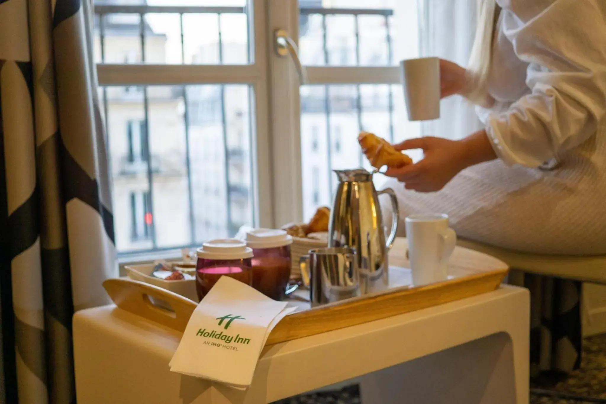 Bedroom in Holiday Inn Paris Opéra - Grands Boulevards by IHG Bedroom in Holiday Inn Paris Opéra - Grands Boulevards by IHG