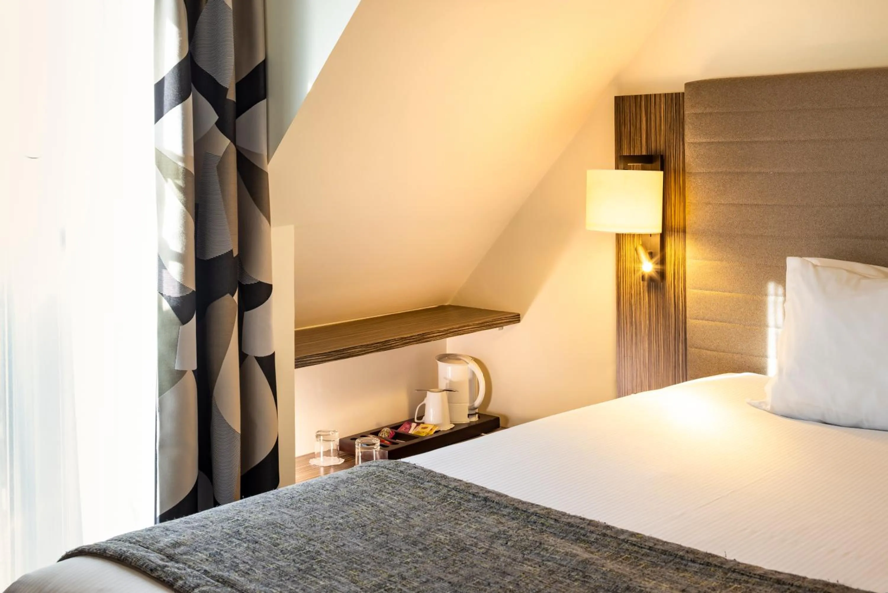Bed in Holiday Inn Paris Opéra - Grands Boulevards by IHG