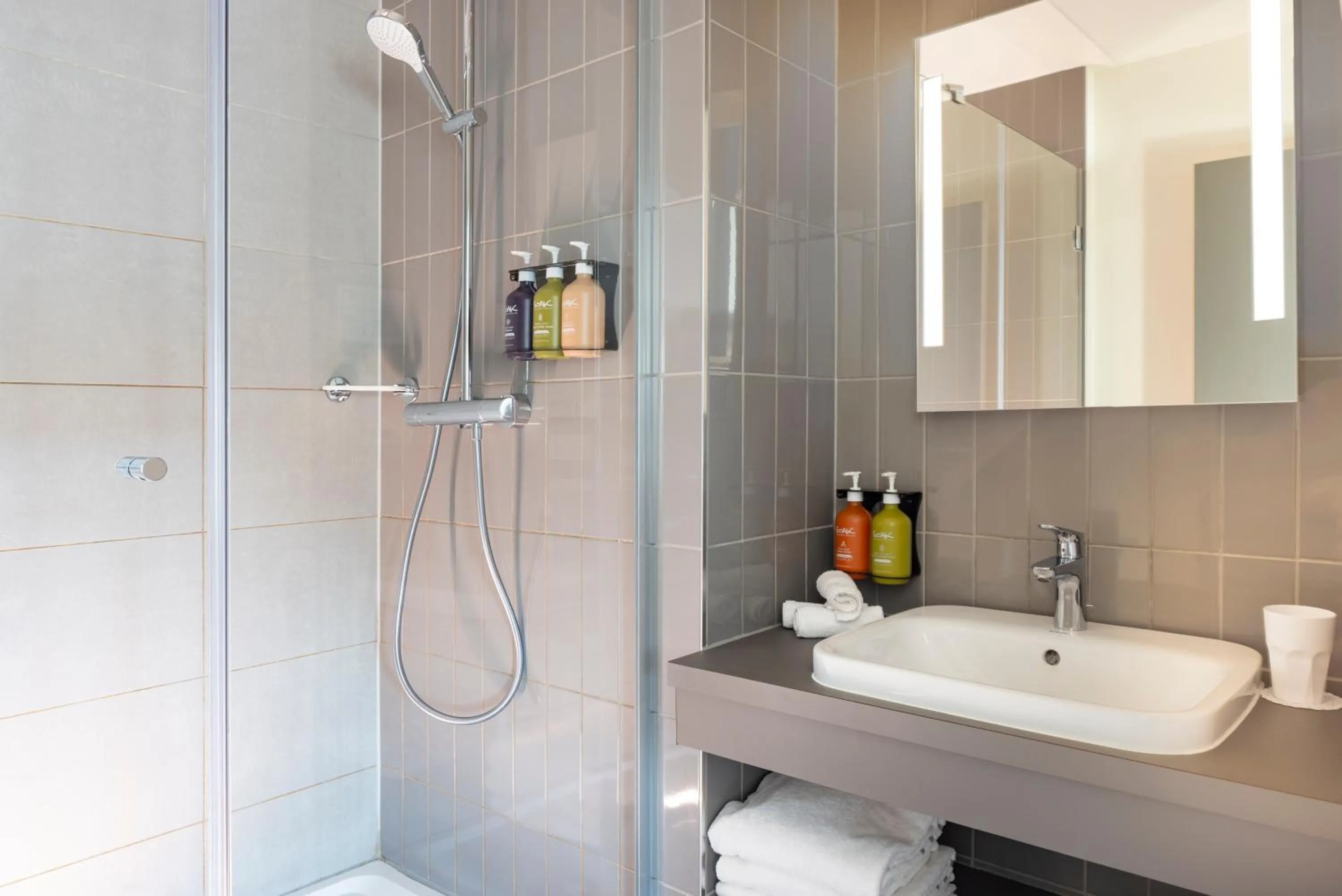 Shower in Holiday Inn Paris Opéra - Grands Boulevards by IHG