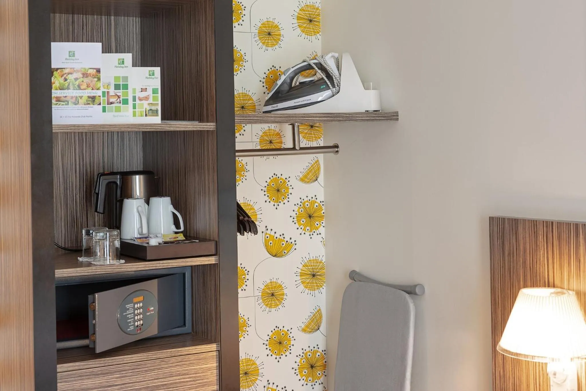 Bedroom in Holiday Inn Paris Opéra - Grands Boulevards by IHG