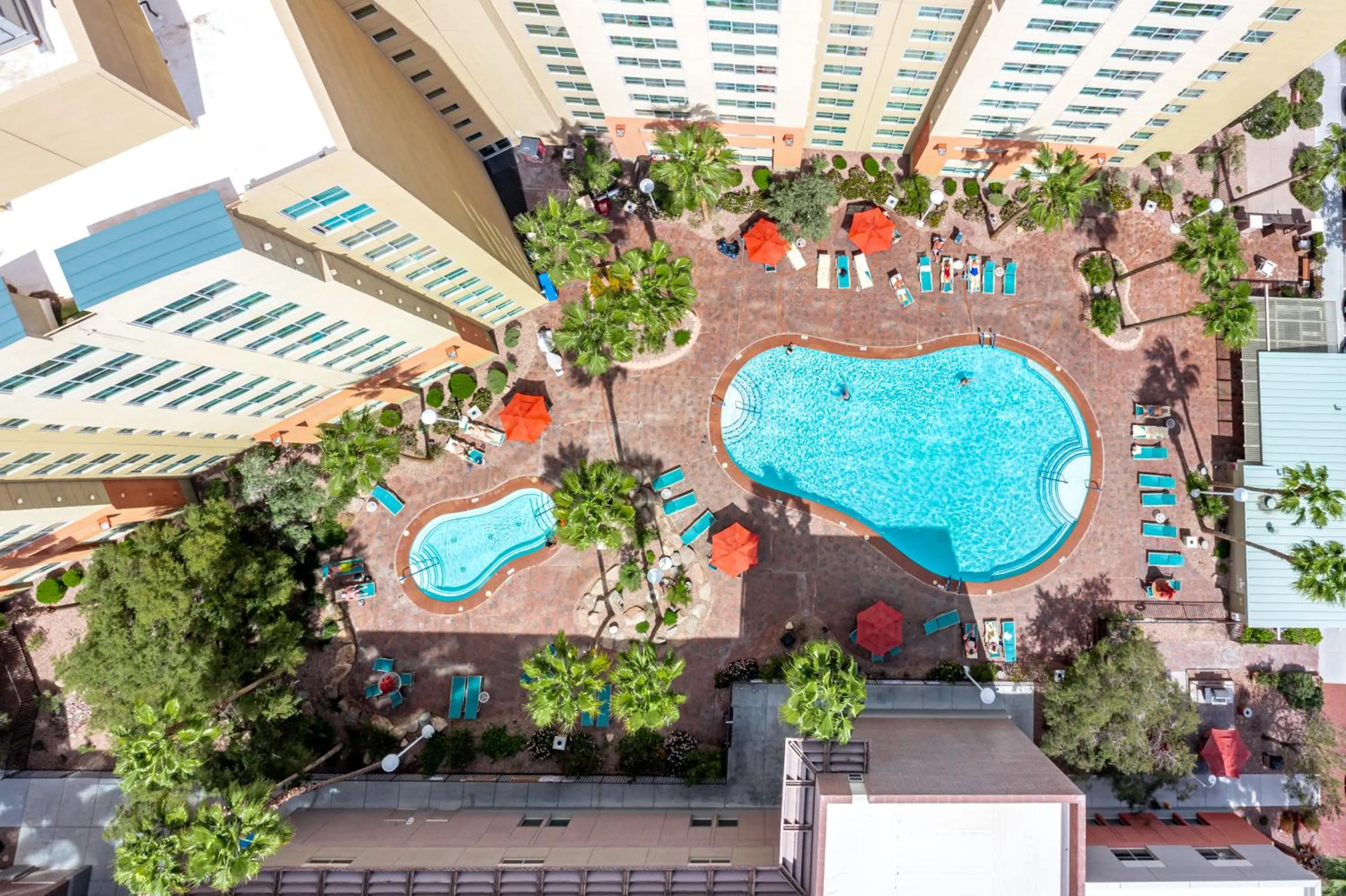 Swimming pool in The Grandview at Las Vegas