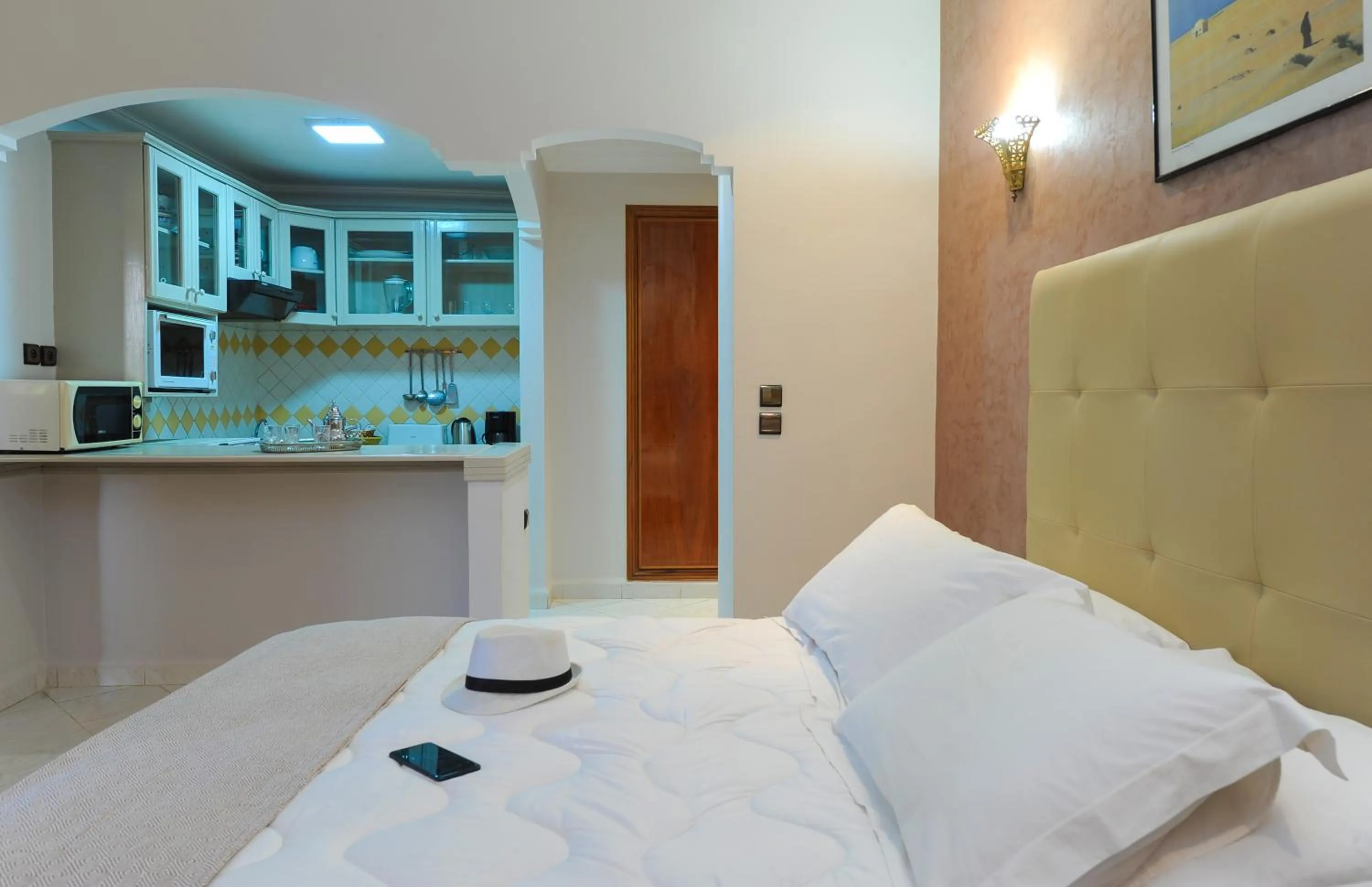 Kitchen or kitchenette, Bed in Appart-Hotel Amina Resort &amp; Spa
