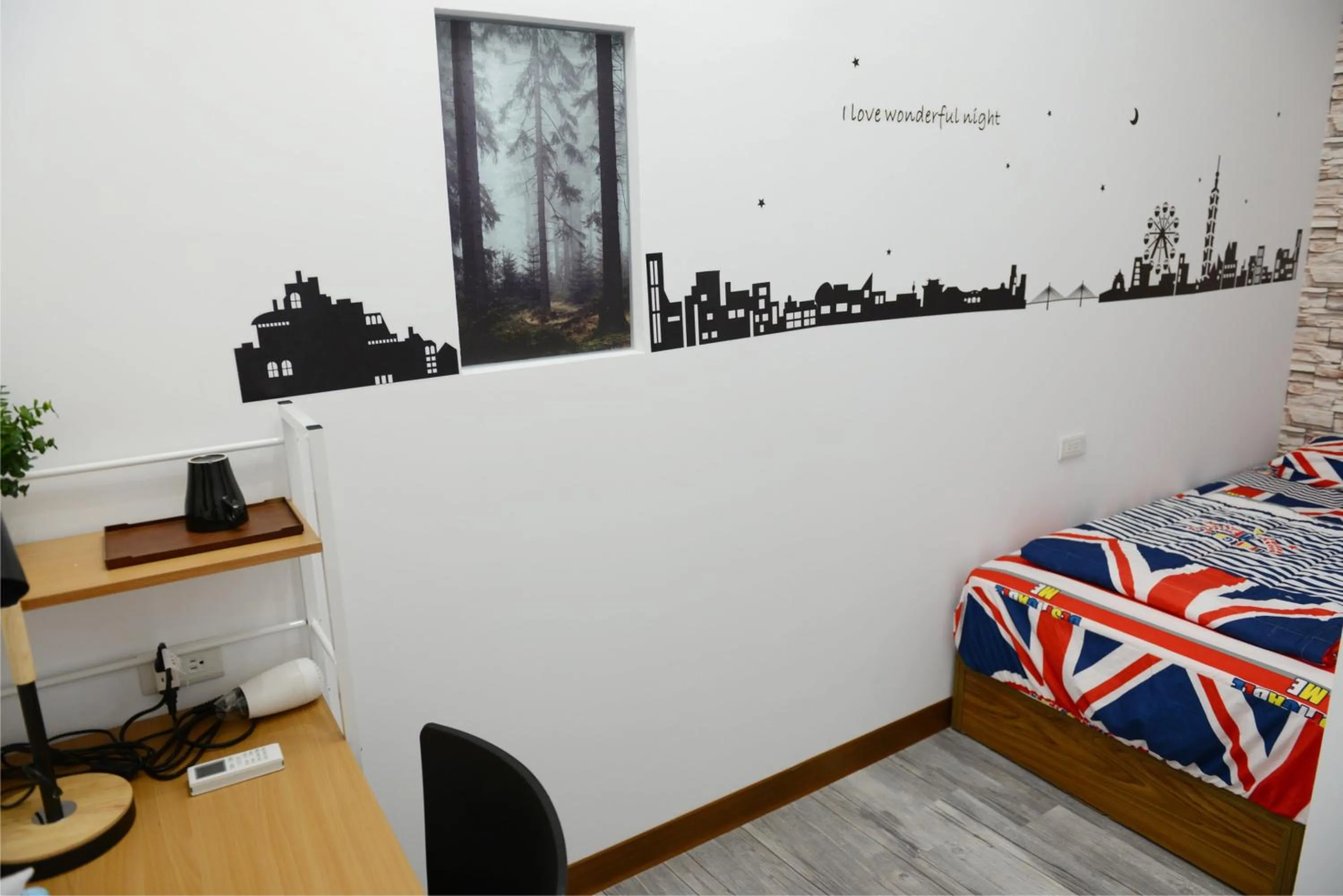 Photo of the whole room, Bed in My second floor hostel
