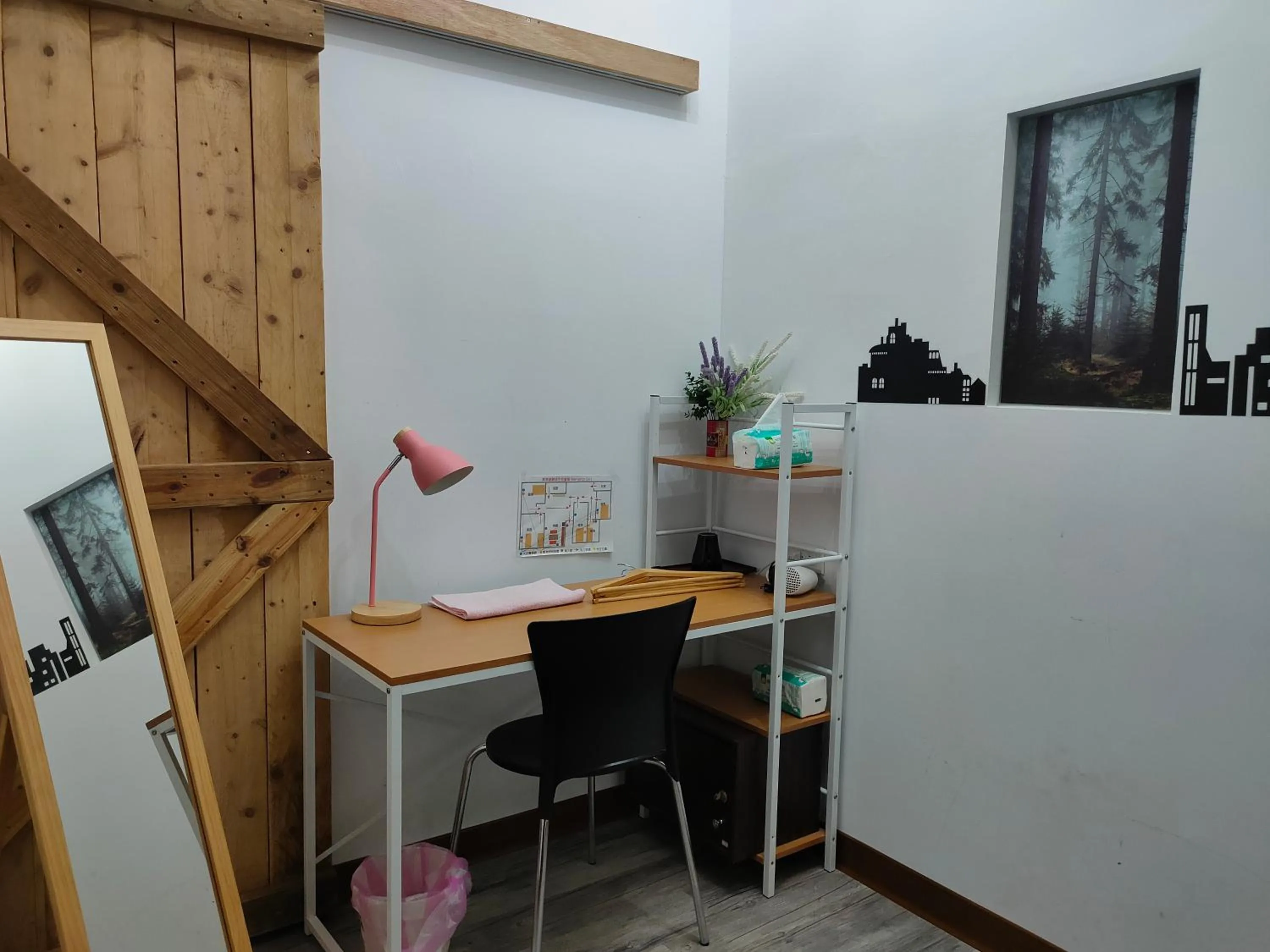 Photo of the whole room in My second floor hostel