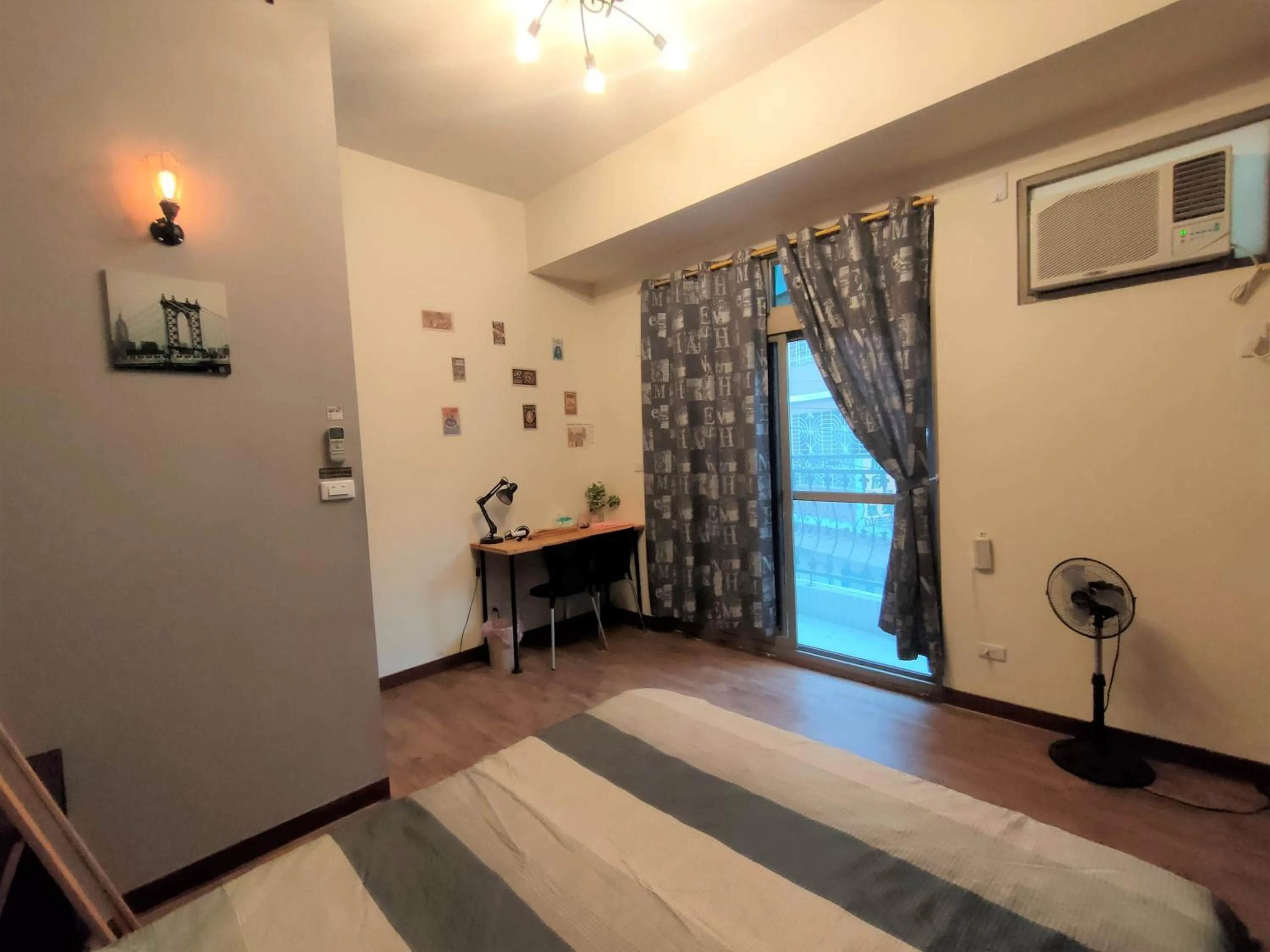 Photo of the whole room, Bed in My second floor hostel