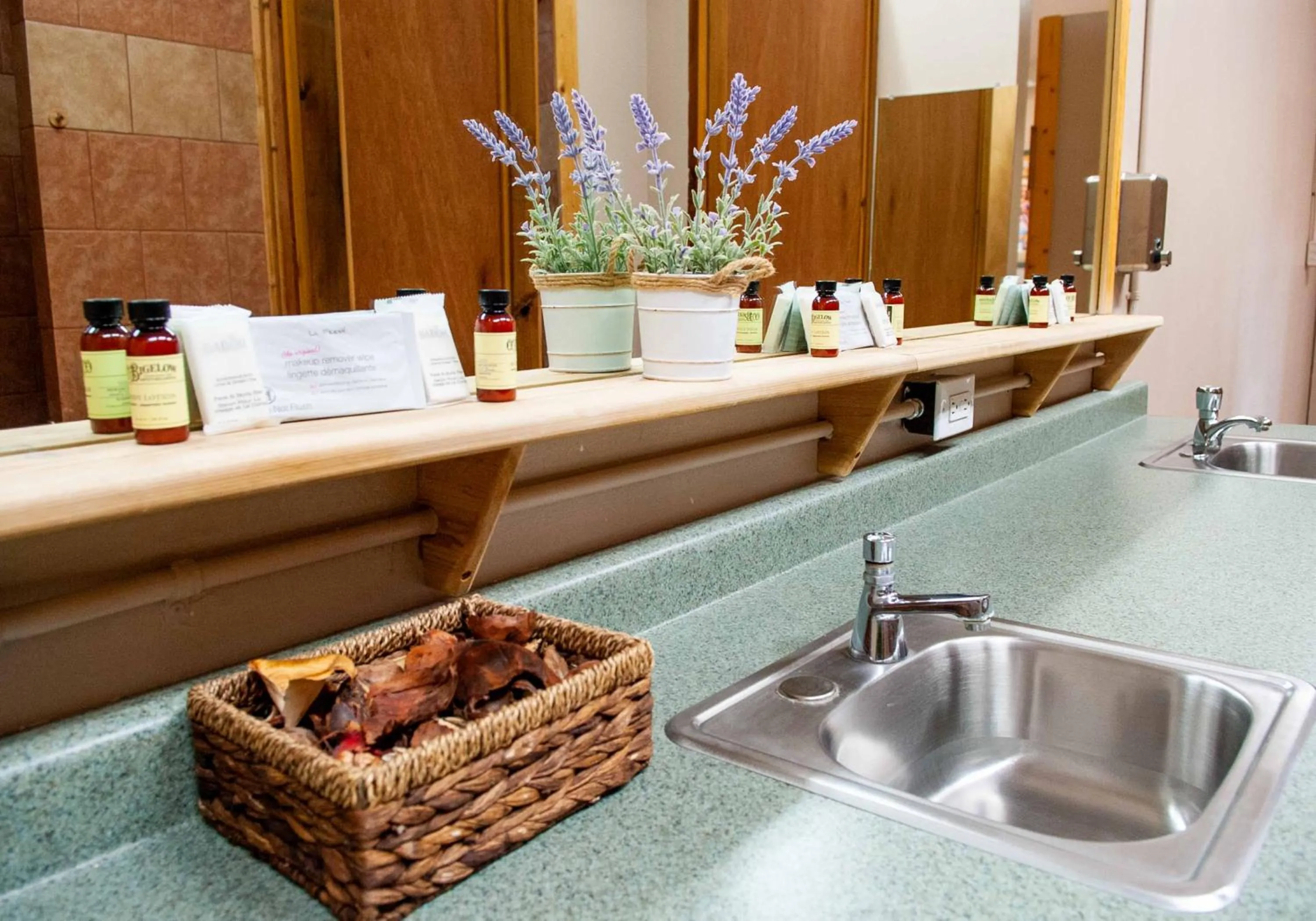 Bathroom in Royal Gorge Cabins