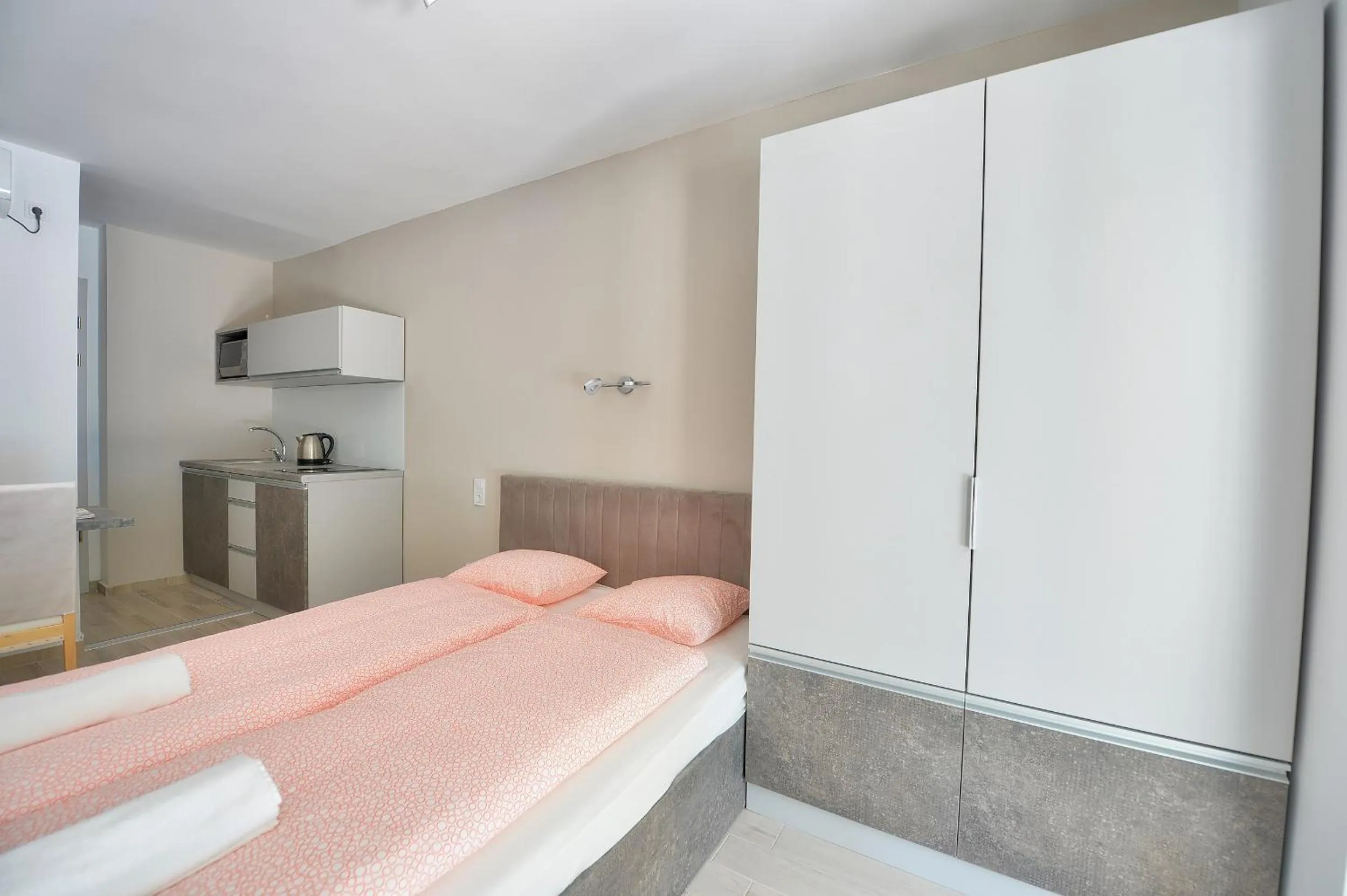 Kitchen or kitchenette, Bed in Villa Oliver 3 Siófok