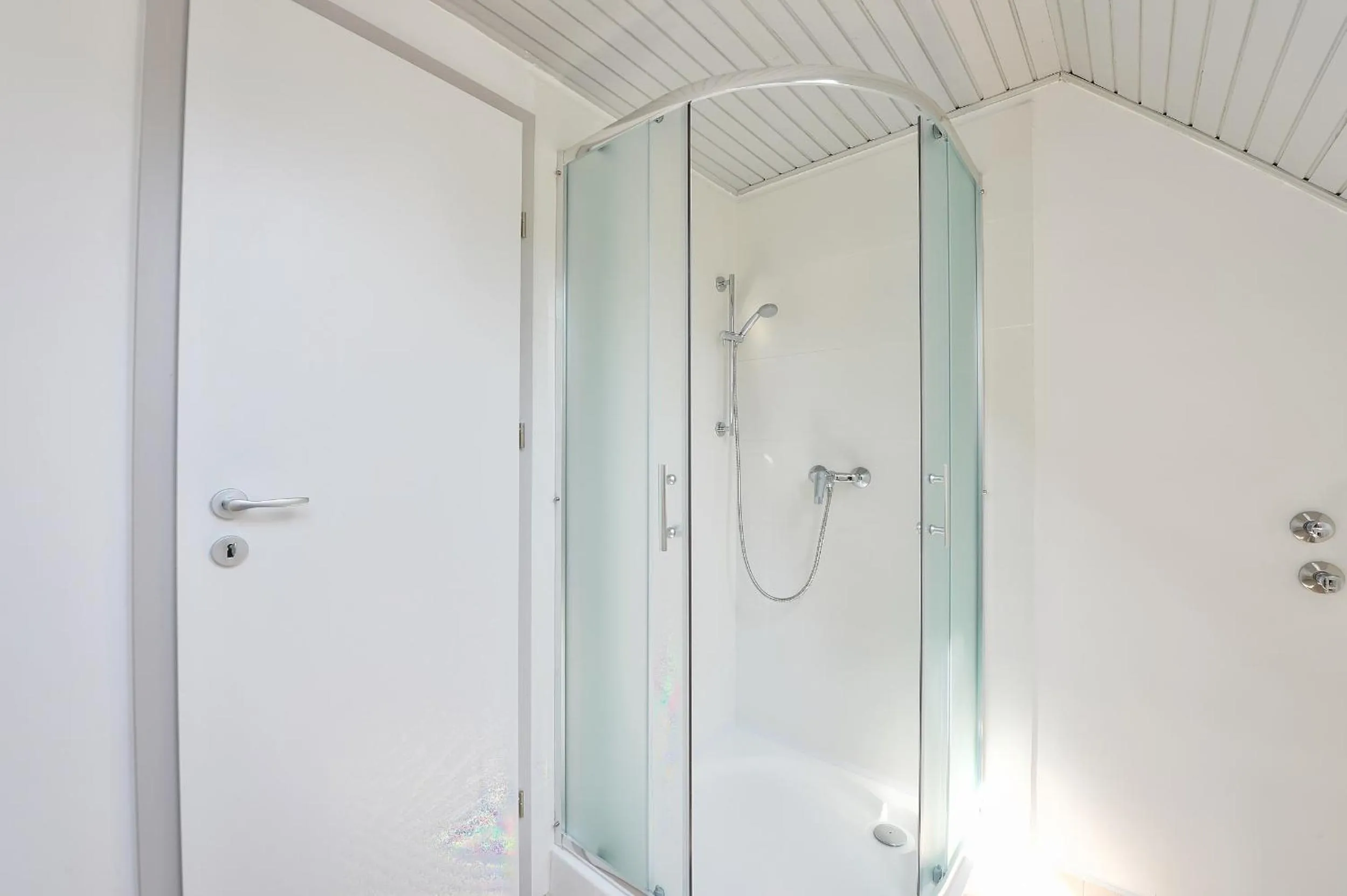 Shower in Villa Oliver 3 Siófok