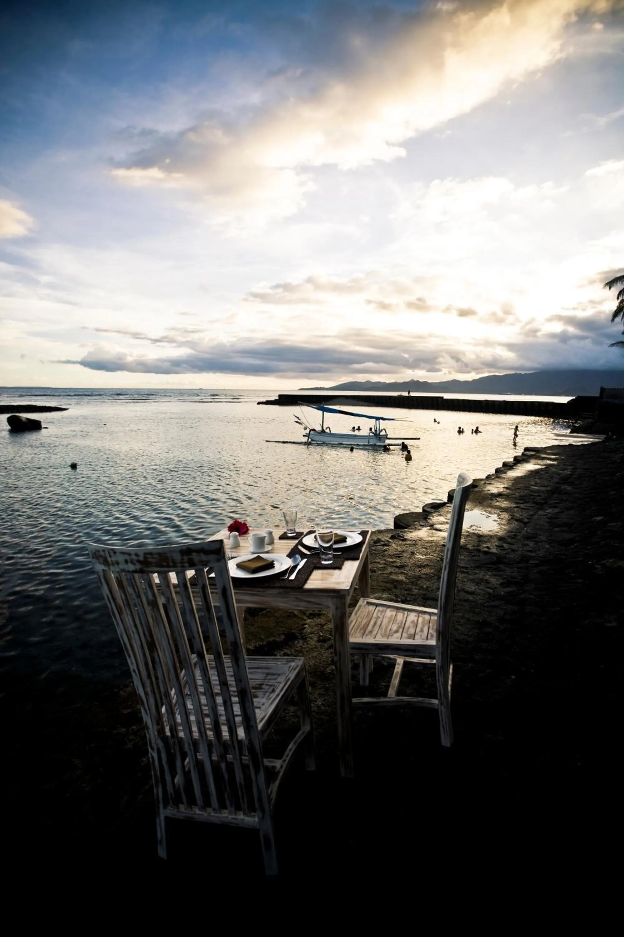 Restaurant/places to eat in D'Tunjung Resort & Spa