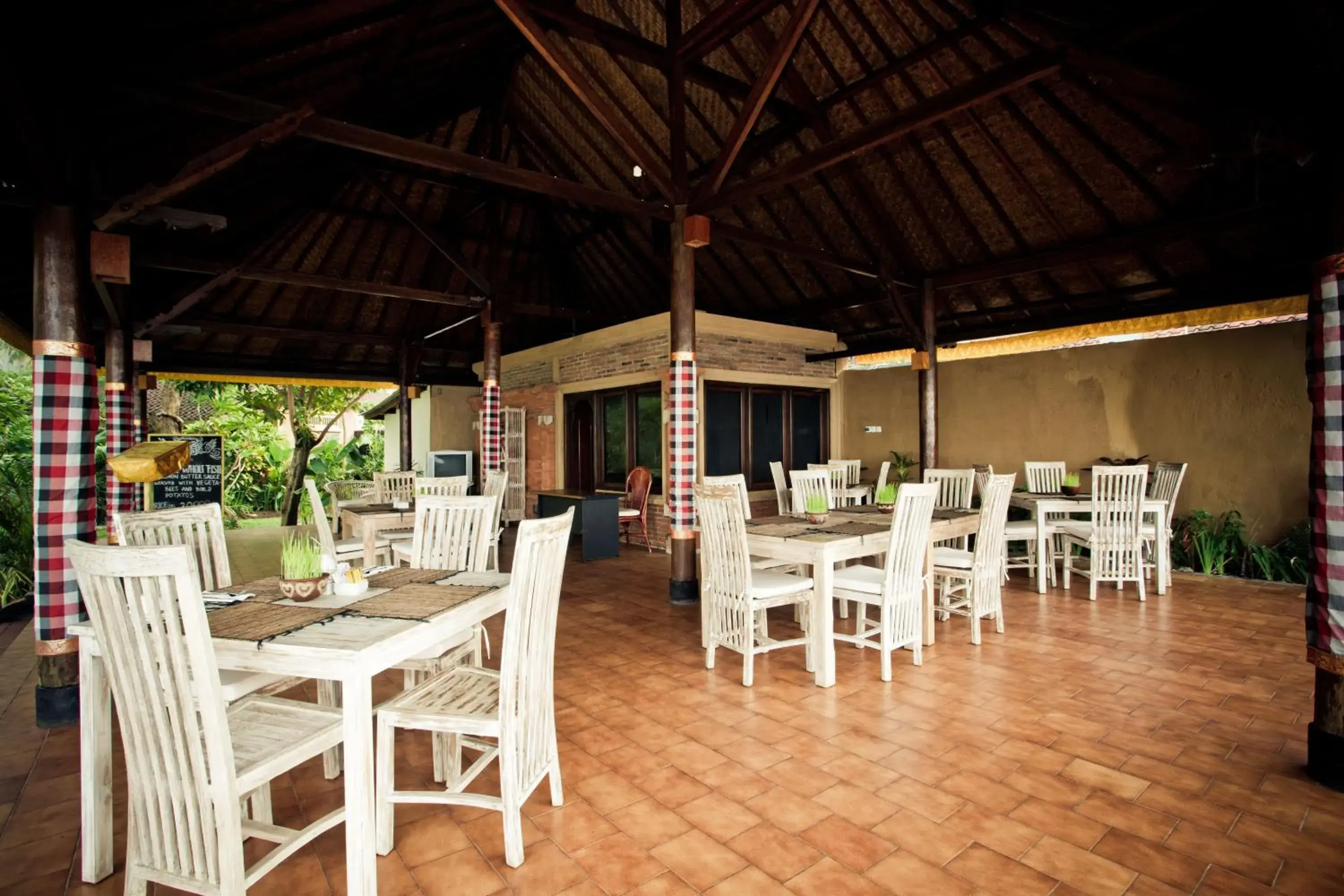 Restaurant/places to eat in D'Tunjung Resort & Spa Restaurant/places to eat in D'Tunjung Resort & Spa