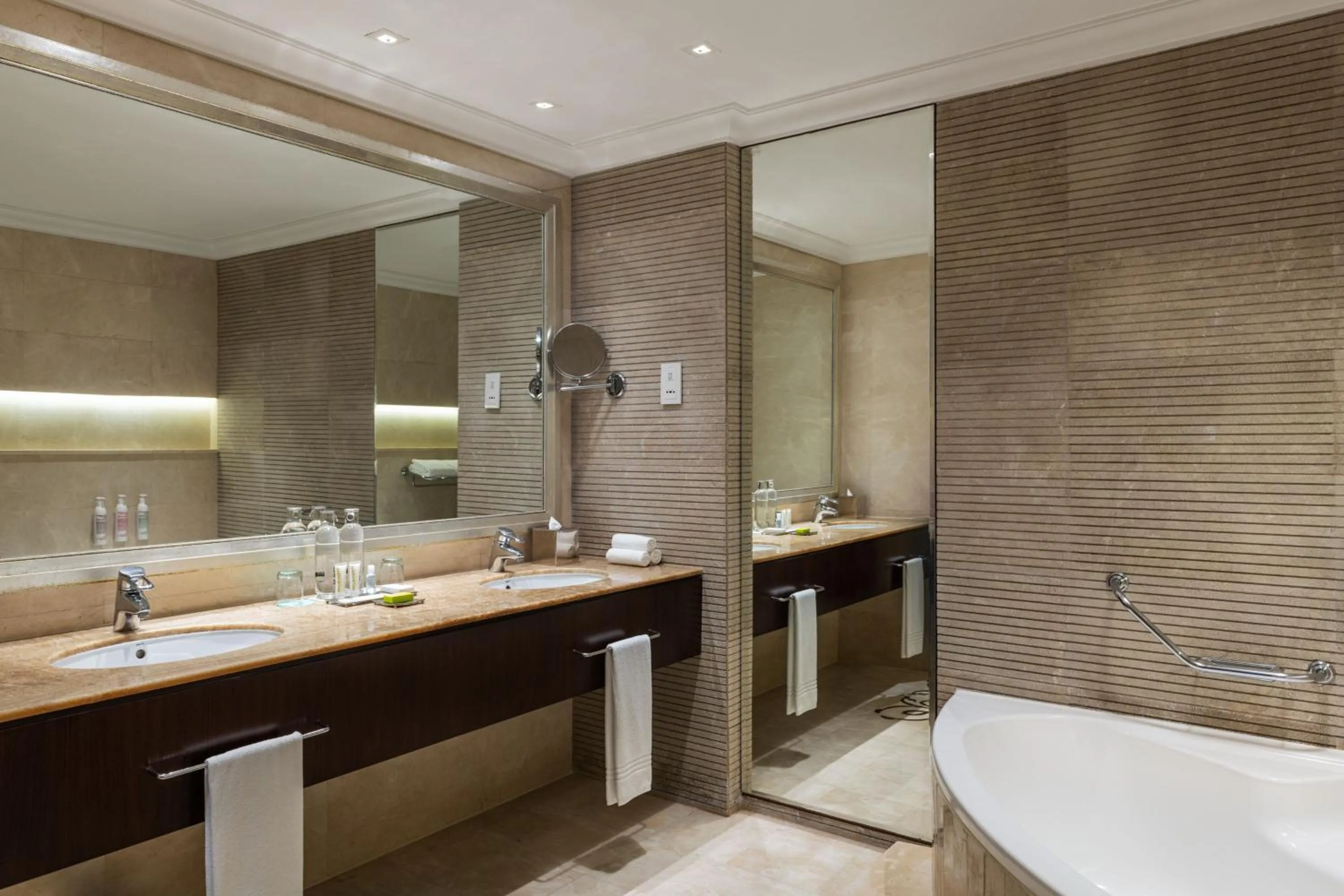 Photo of the whole room in Le Meridien Mina Seyahi Beach Resort & Waterpark