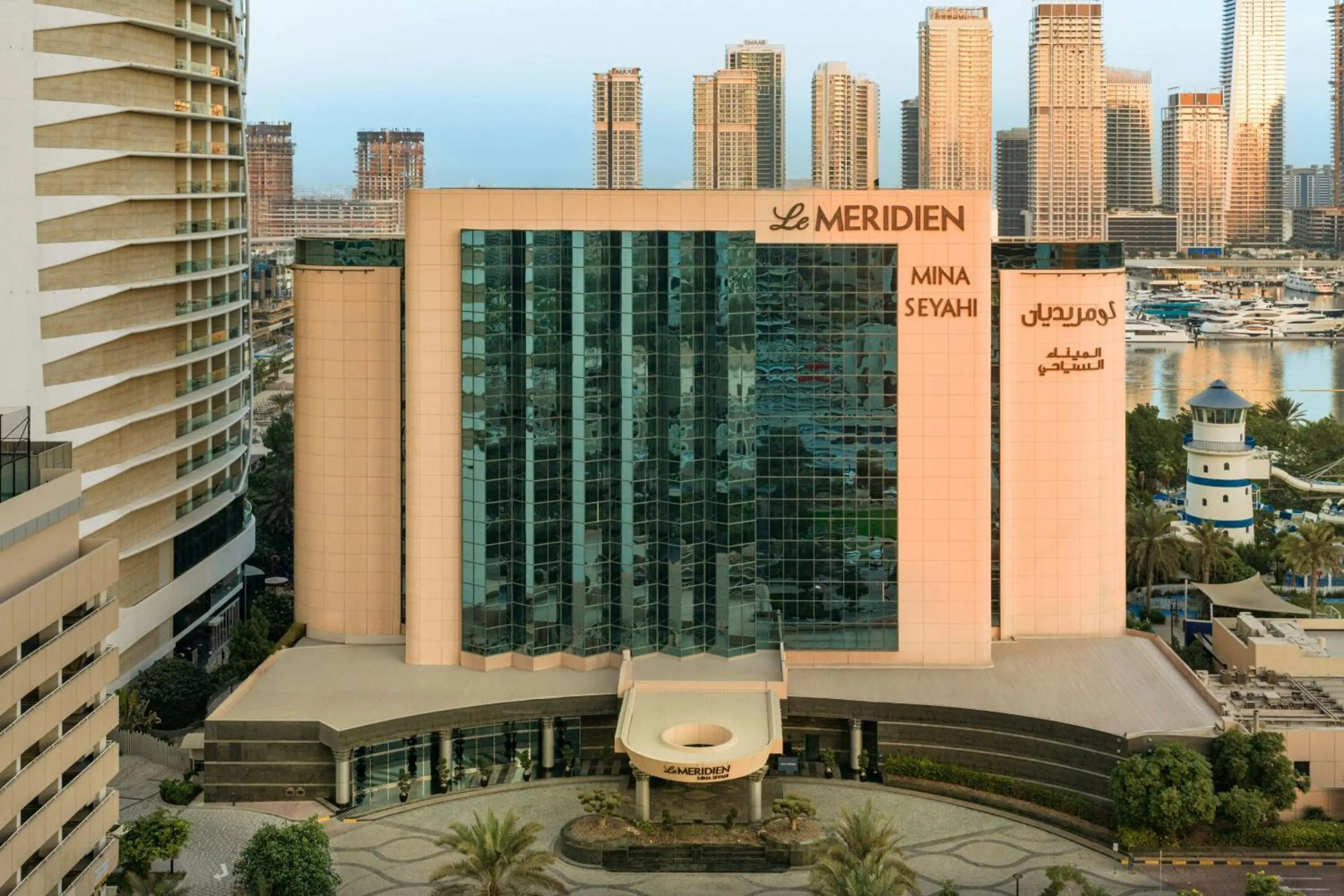 Property building in Le Meridien Mina Seyahi Beach Resort & Waterpark