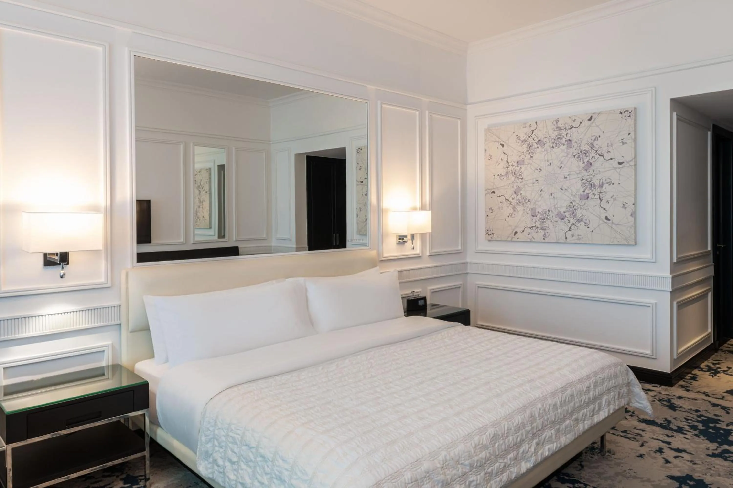 Photo of the whole room, Bed in Le Meridien Mina Seyahi Beach Resort & Waterpark