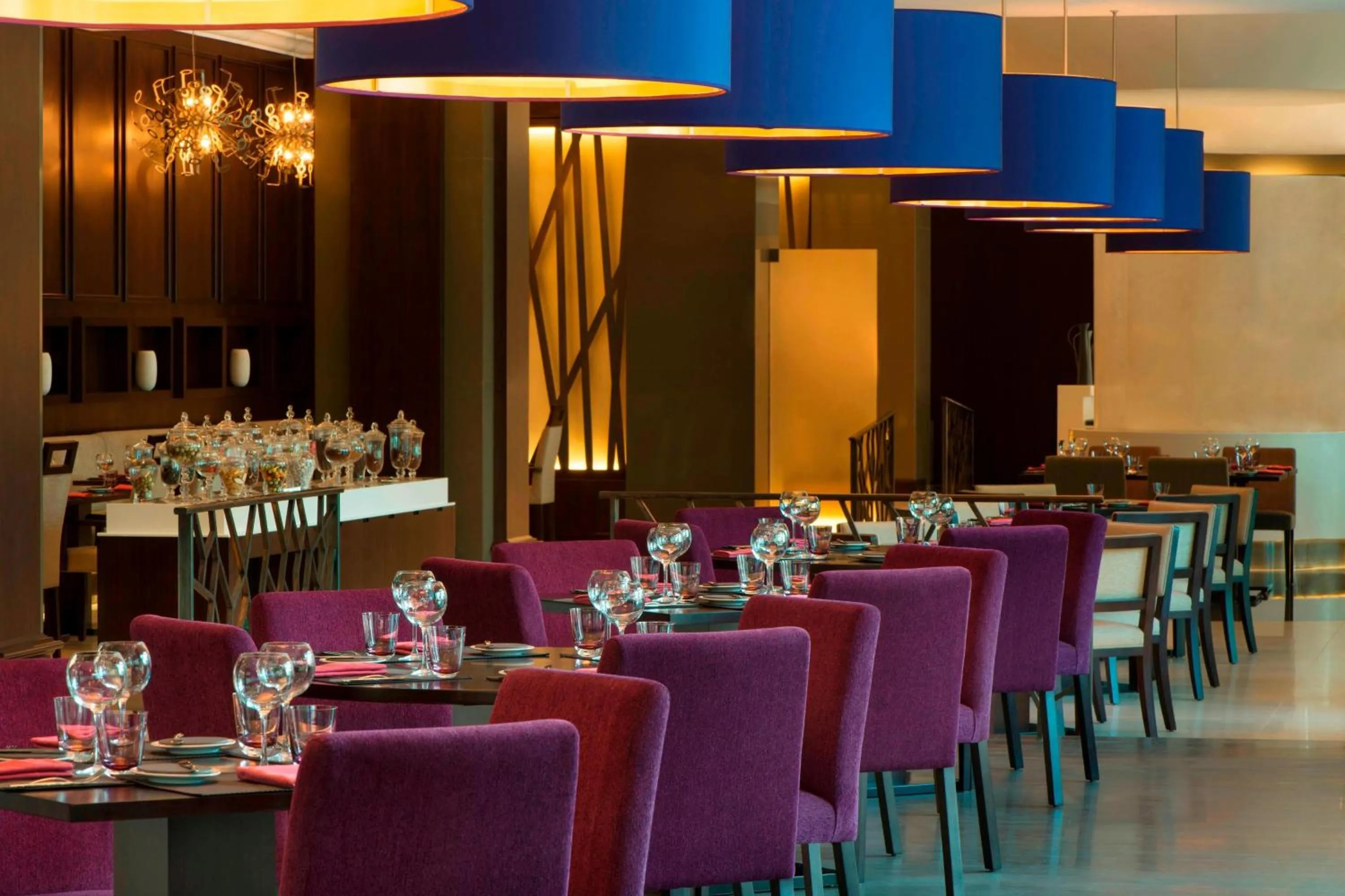 Restaurant/places to eat in Le Meridien Mina Seyahi Beach Resort & Waterpark