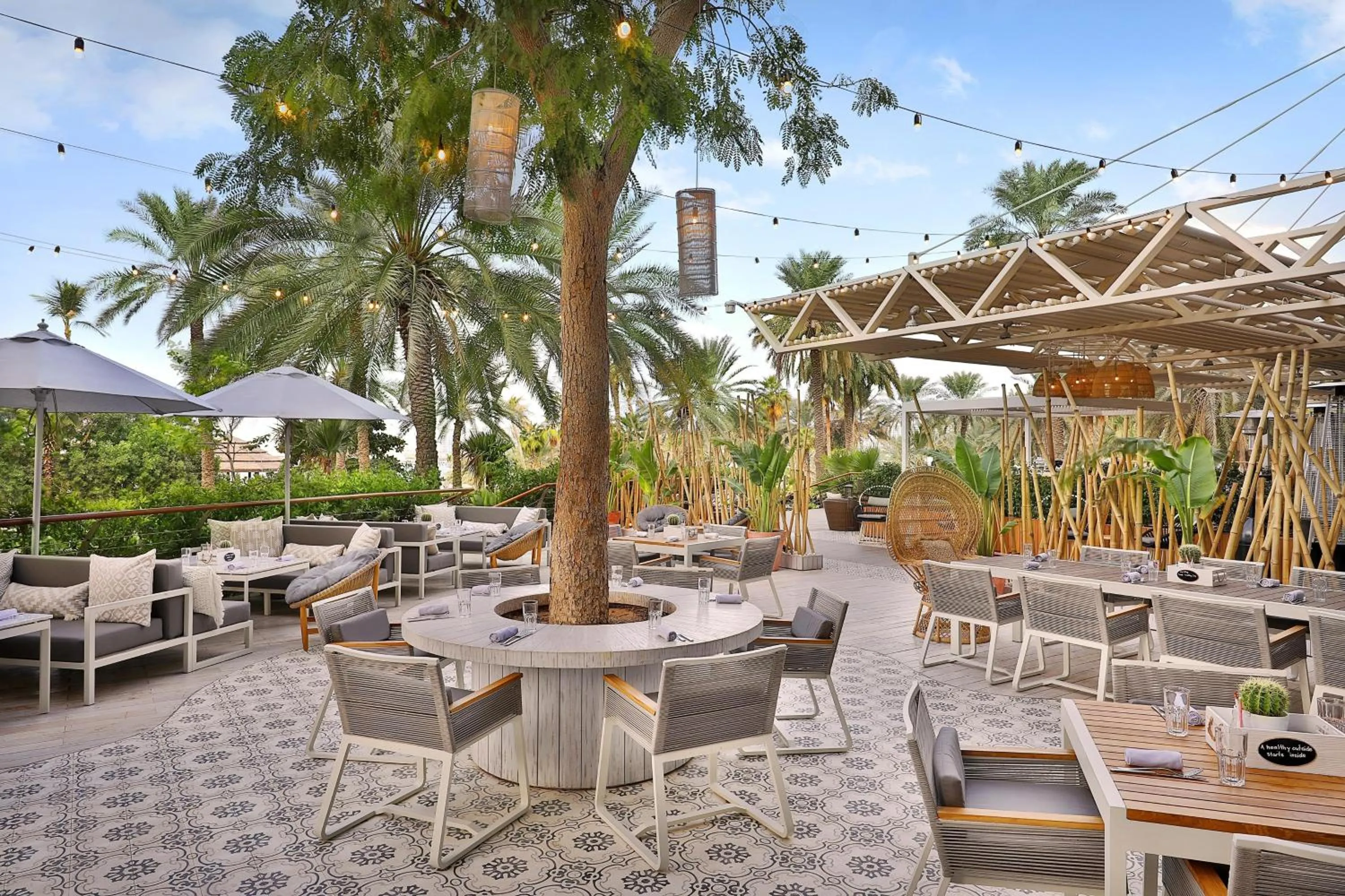 Restaurant/places to eat in Le Meridien Mina Seyahi Beach Resort & Waterpark