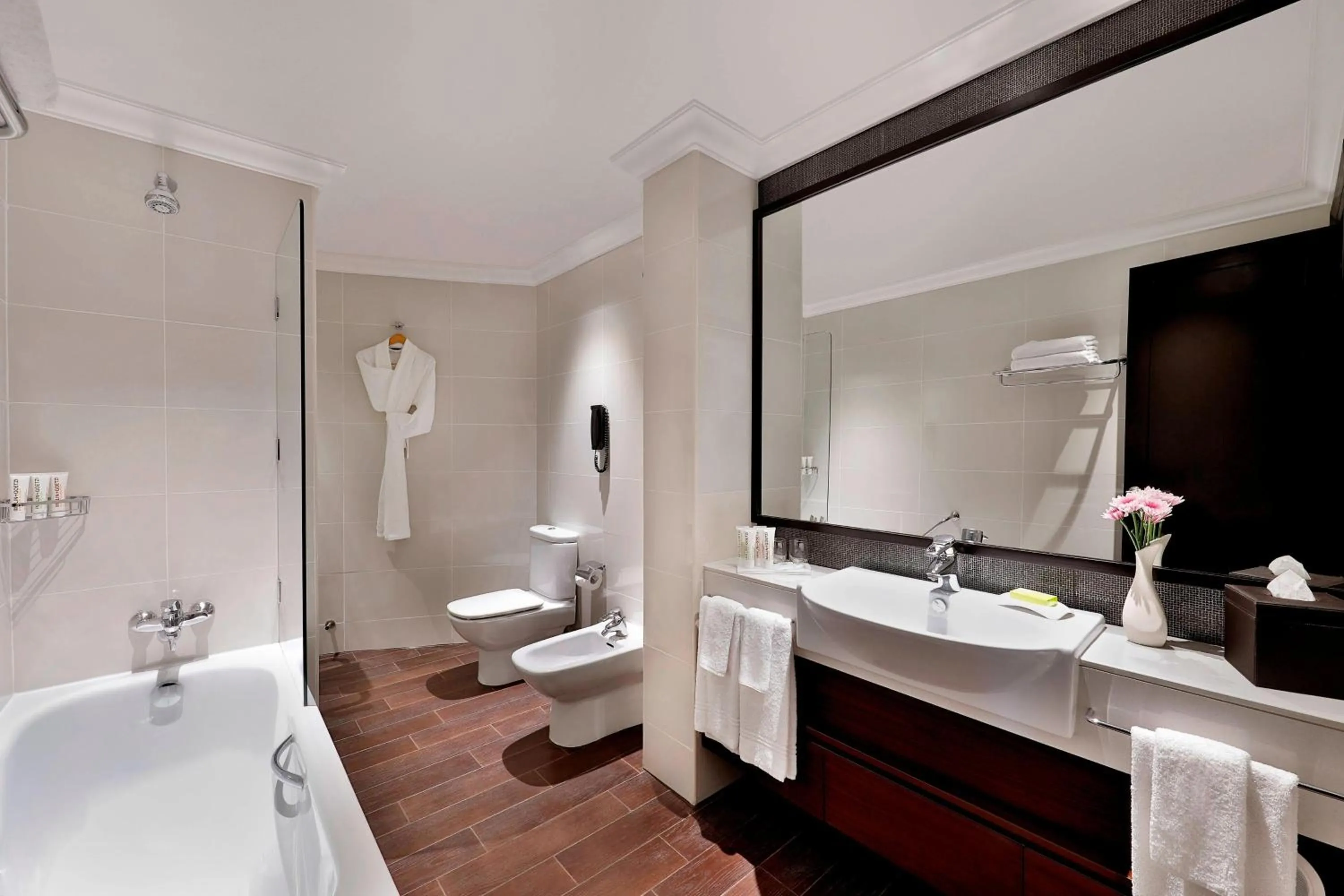 Bathroom in Le Meridien Mina Seyahi Beach Resort & Waterpark