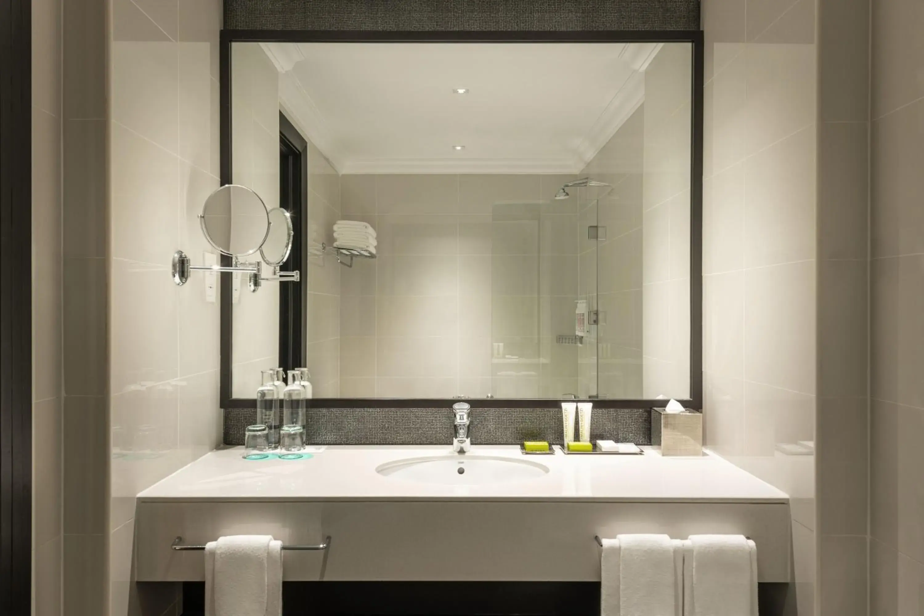 Club Sea View with Balcony, 1 King, Breakfast, Happy Hour, Afternoon Tea in Le Meridien Mina Seyahi Beach Resort & Waterpark Club Sea View with Balcony, 1 King, Breakfast, Happy Hour, Afternoon Tea in Le Meridien Mina Seyahi Beach Resort & Waterpark