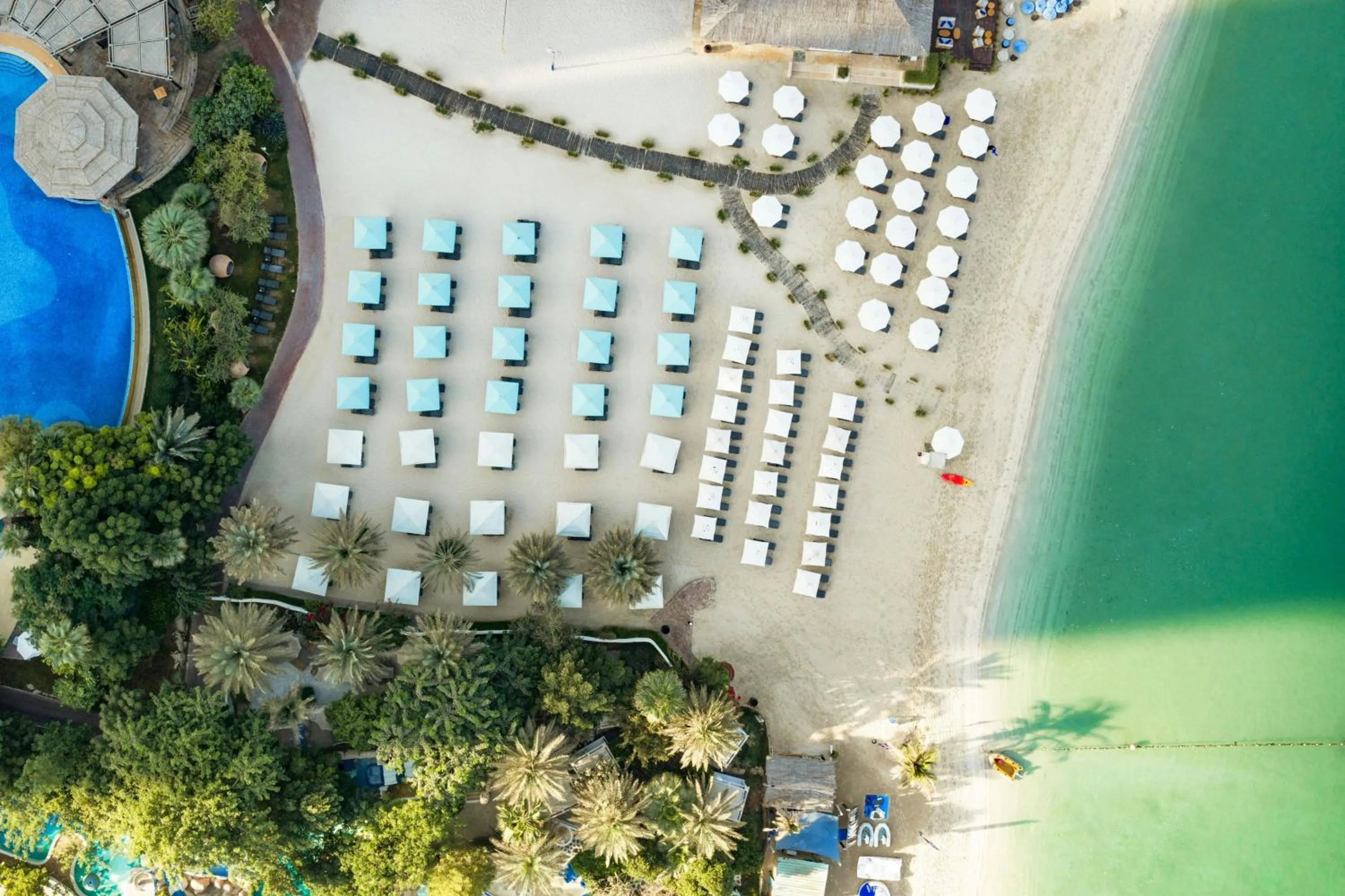 Swimming pool in Le Meridien Mina Seyahi Beach Resort & Waterpark