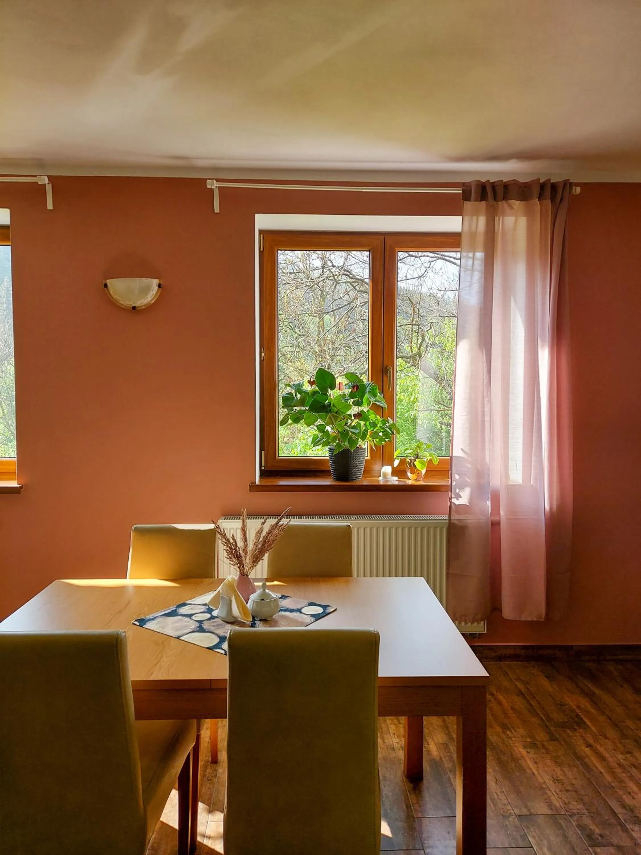 Dining area in Willa Rudy
