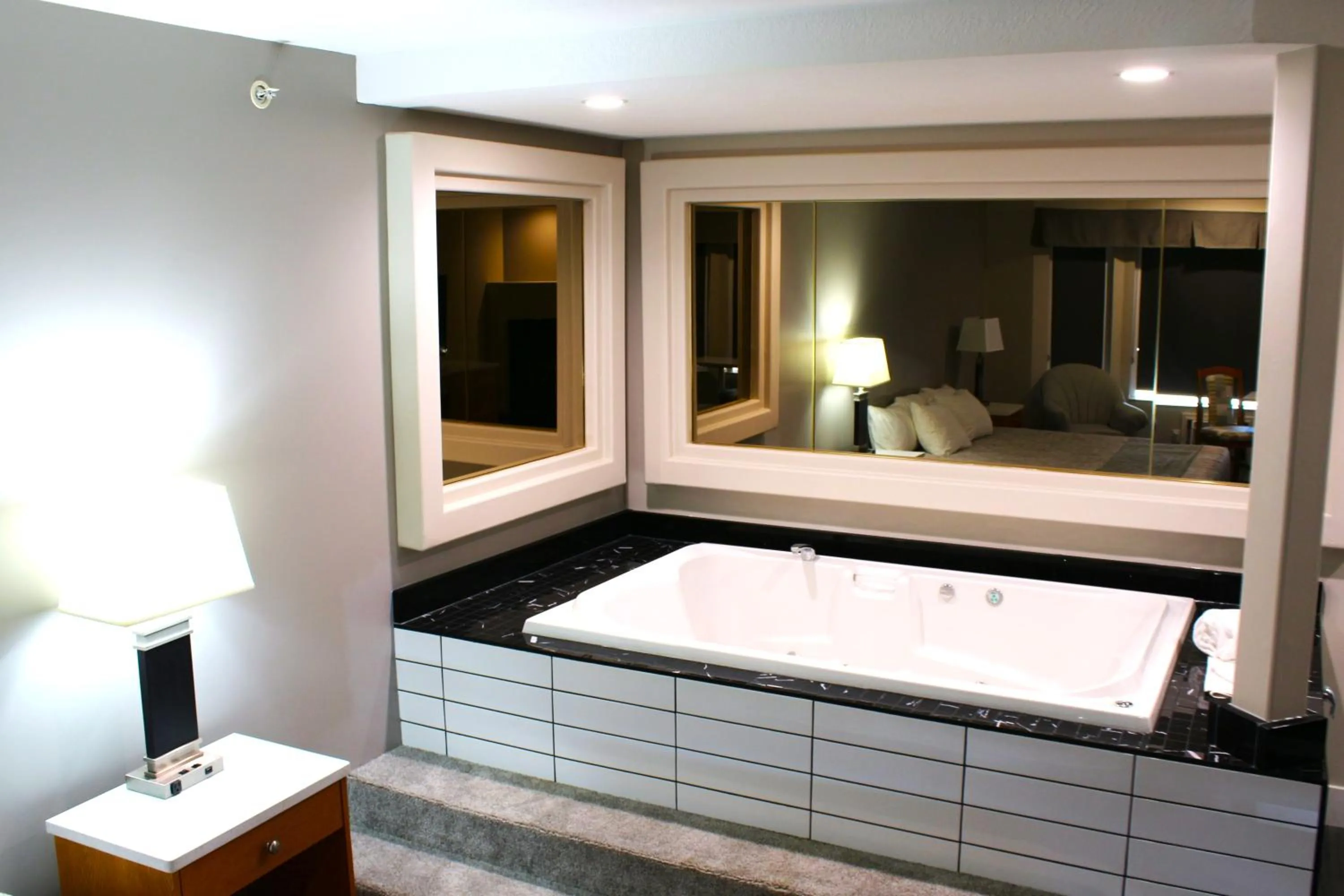 Hot Tub, Bed in Western Budget Motel #1 Leduc/Nisku