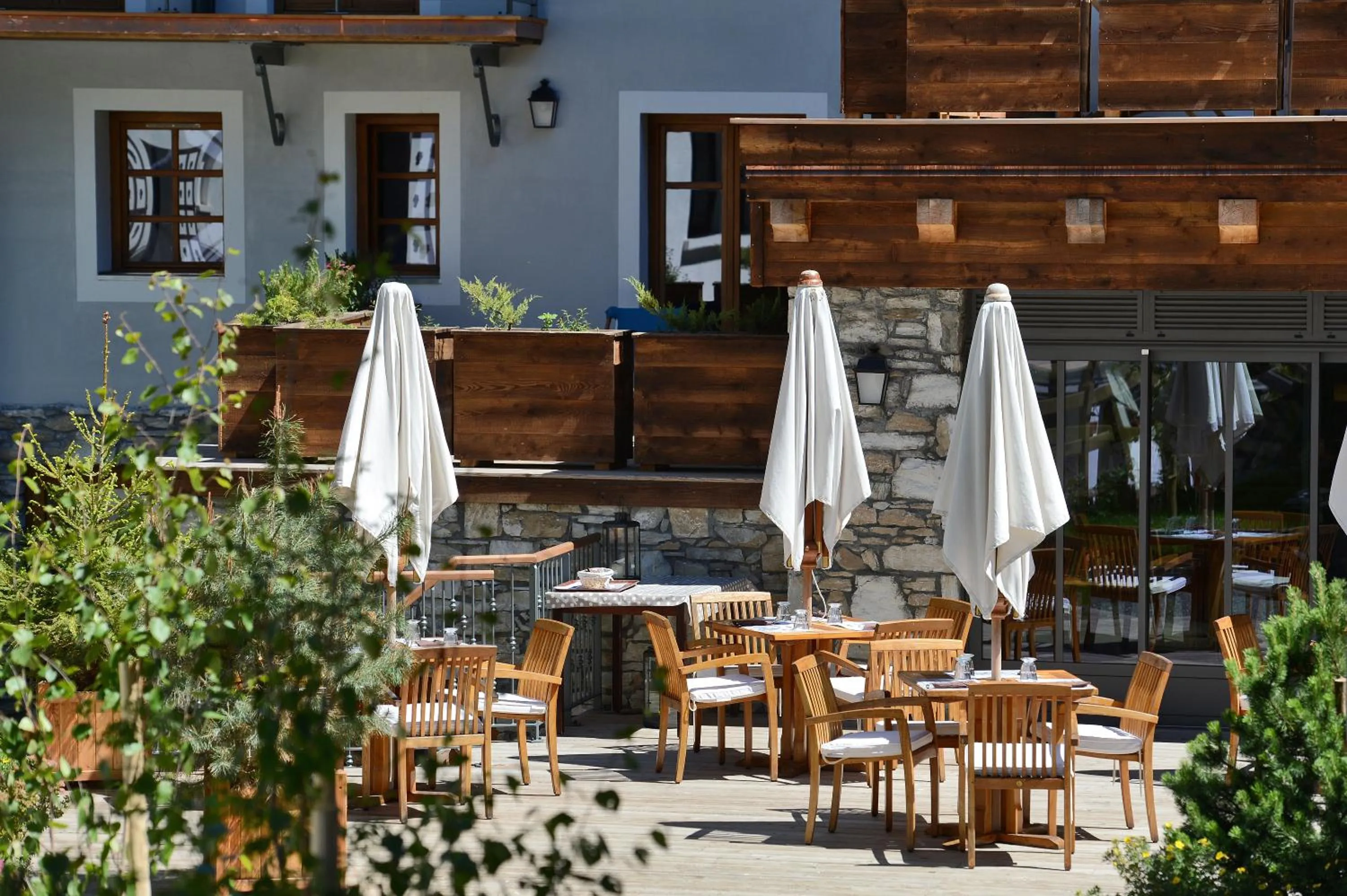 Patio in Maison de Famille Les 5 Frères