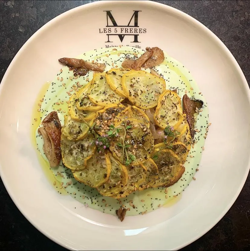 Food and drinks in Maison de Famille Les 5 Frères