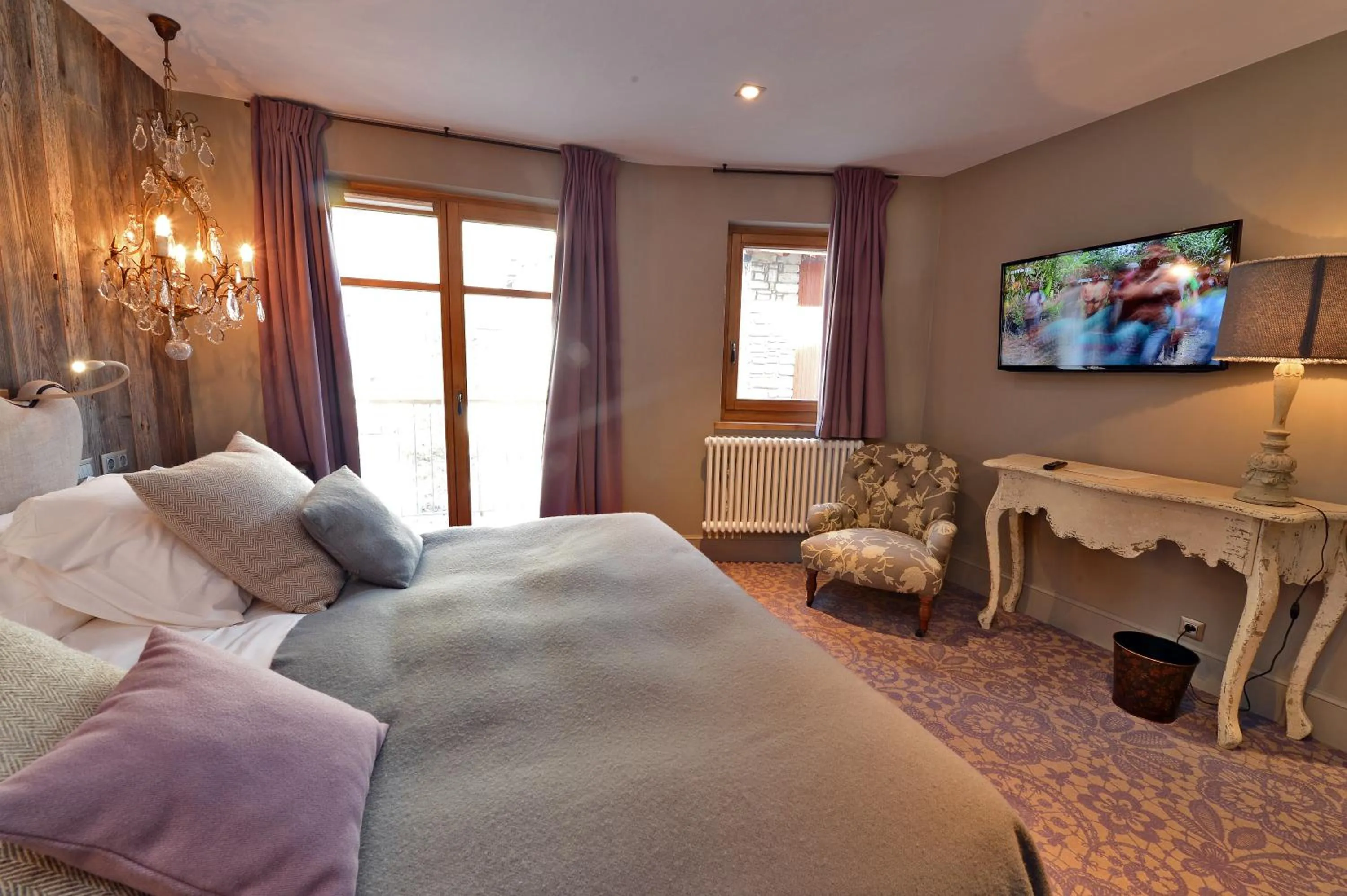 Photo of the whole room, Bed in Maison de Famille Les 5 Frères